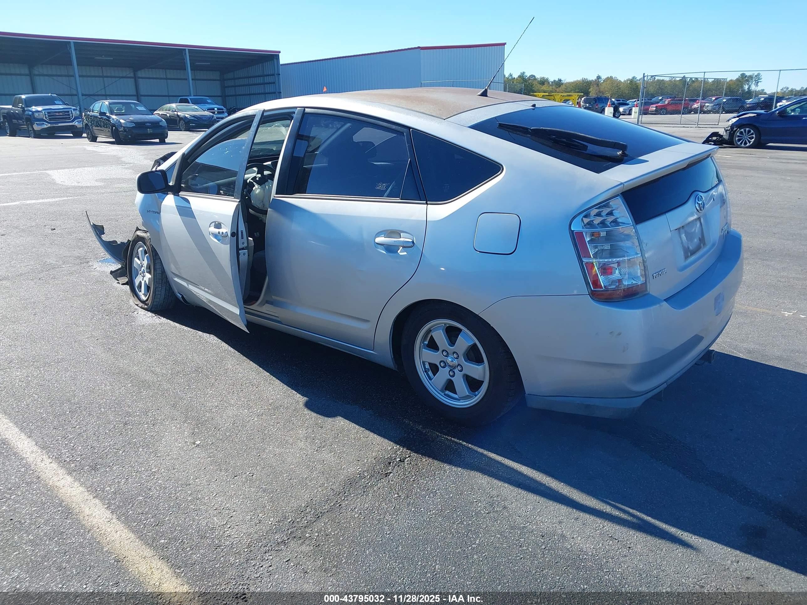 TOYOTA PRIUS image 3