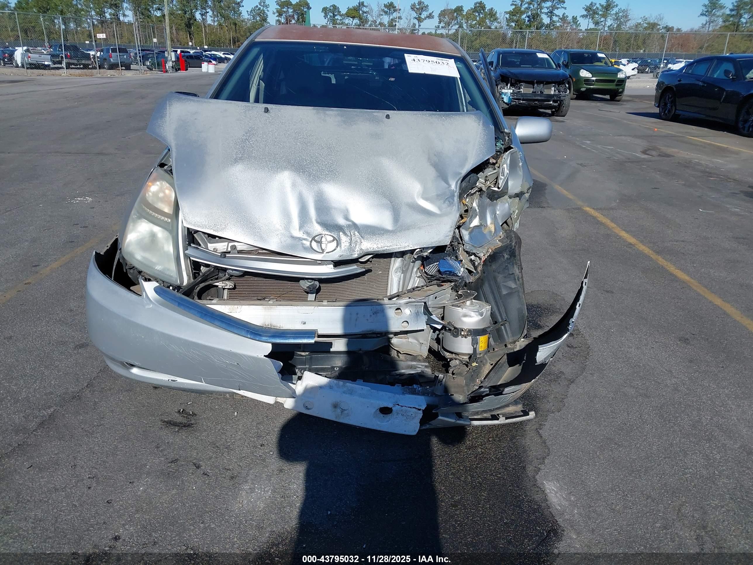 TOYOTA PRIUS image 6