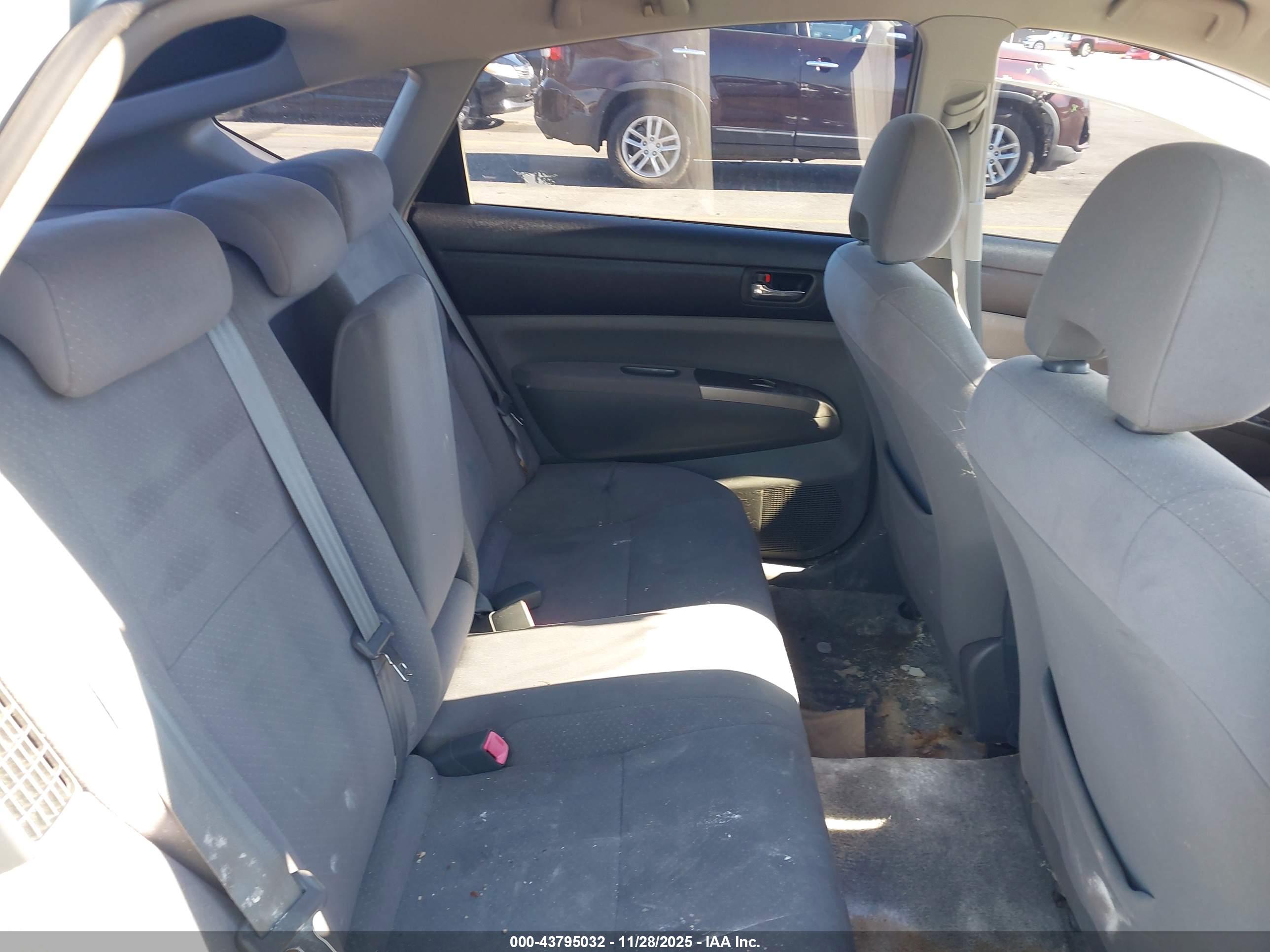 TOYOTA PRIUS image 8