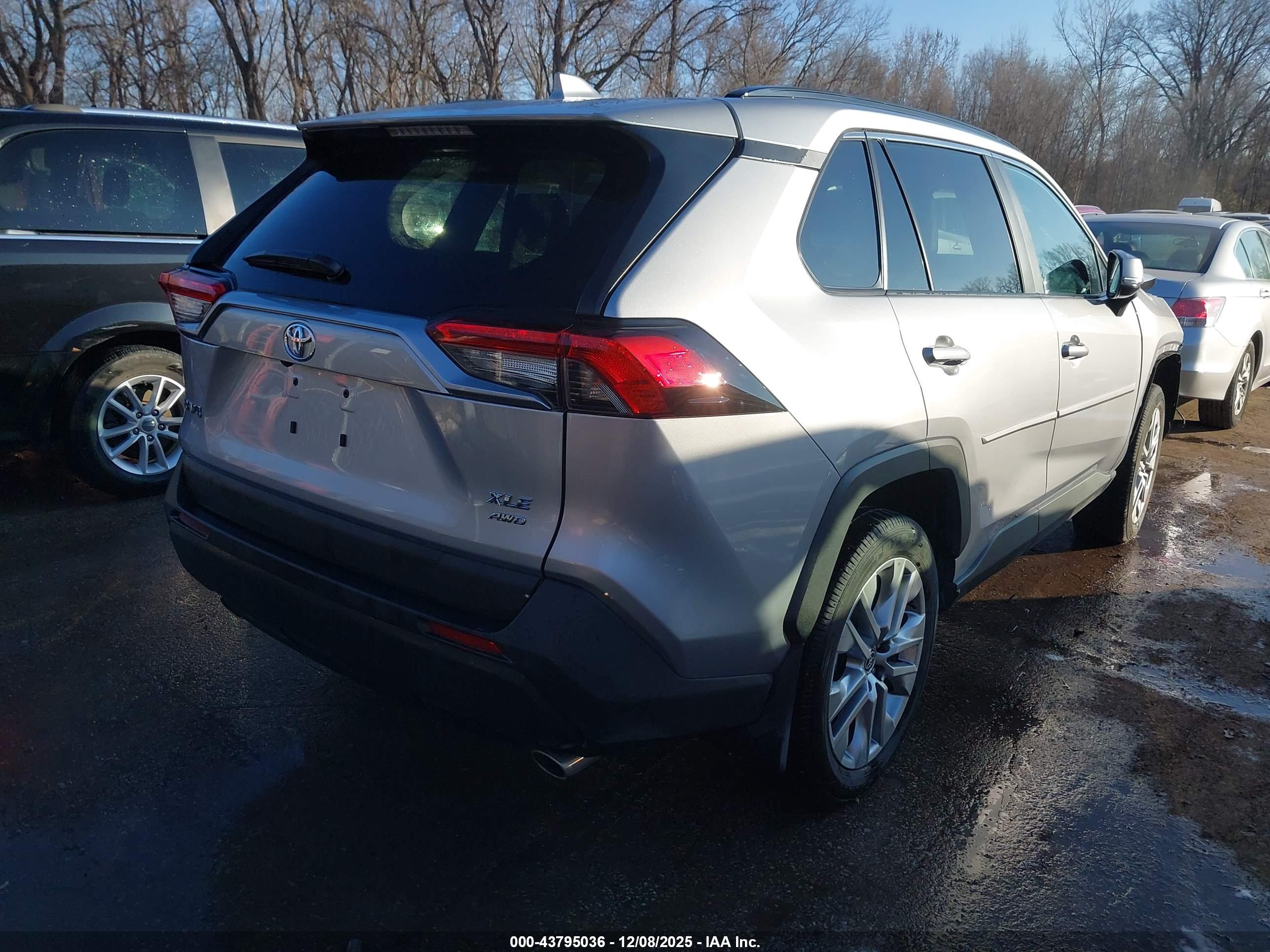 TOYOTA RAV4 image 4