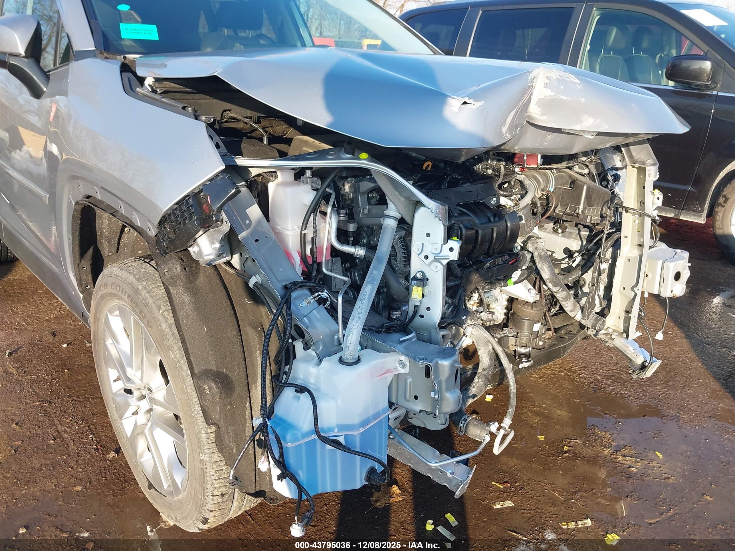 TOYOTA RAV4 image 6