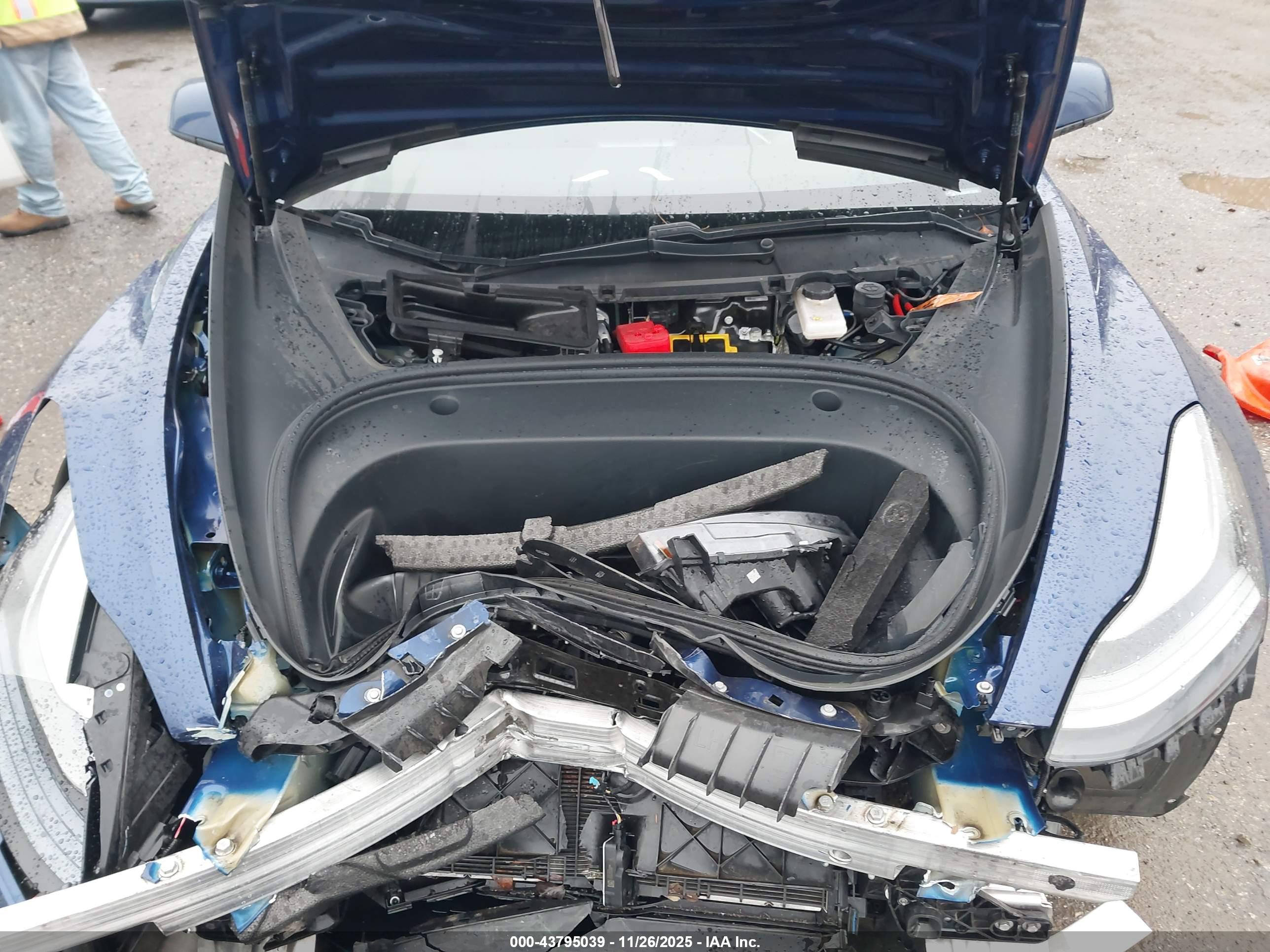 TESLA MODEL image 10