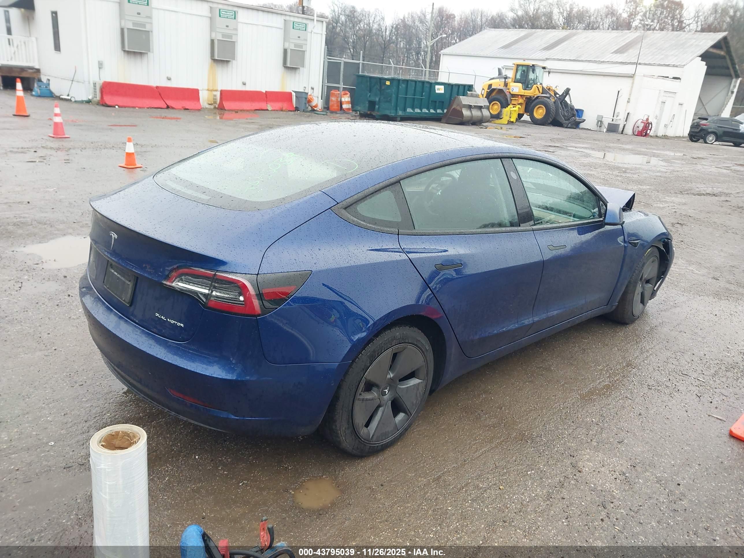 TESLA MODEL image 4