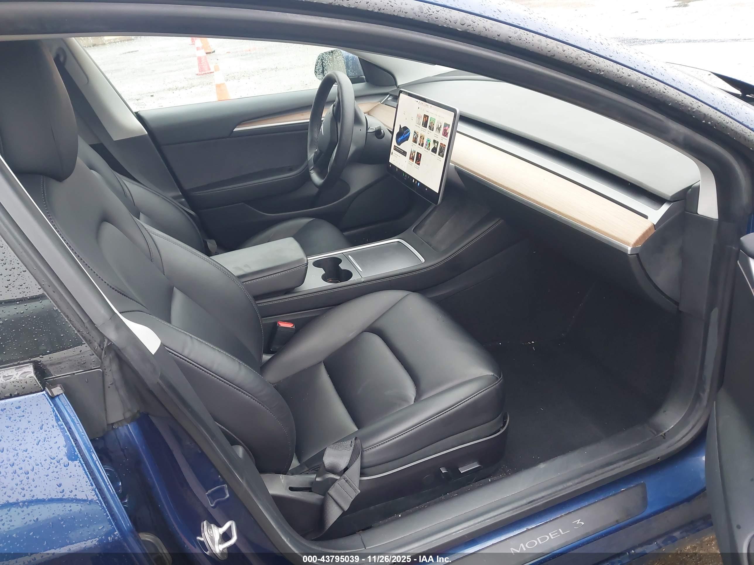 TESLA MODEL image 5