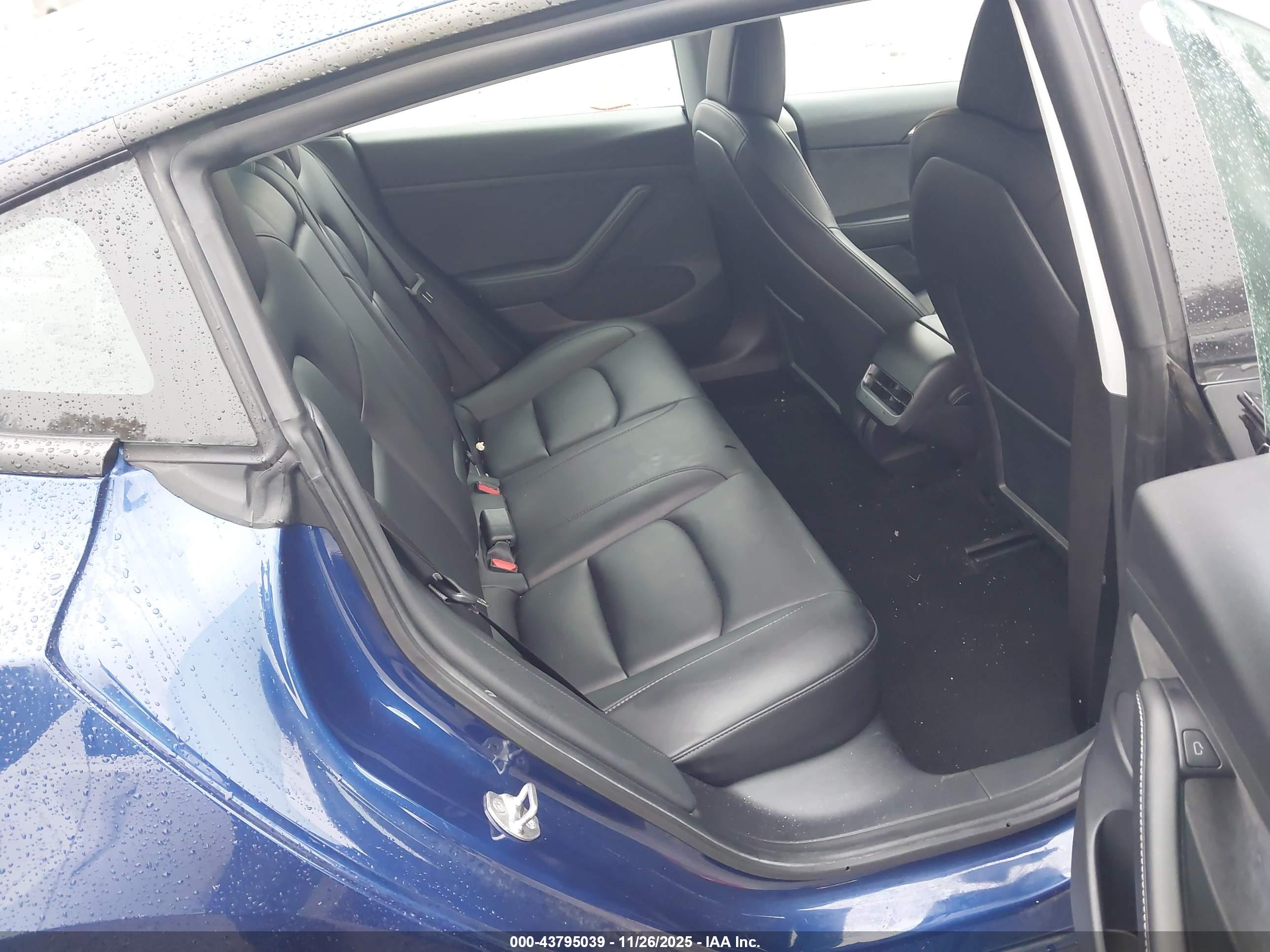 TESLA MODEL image 8