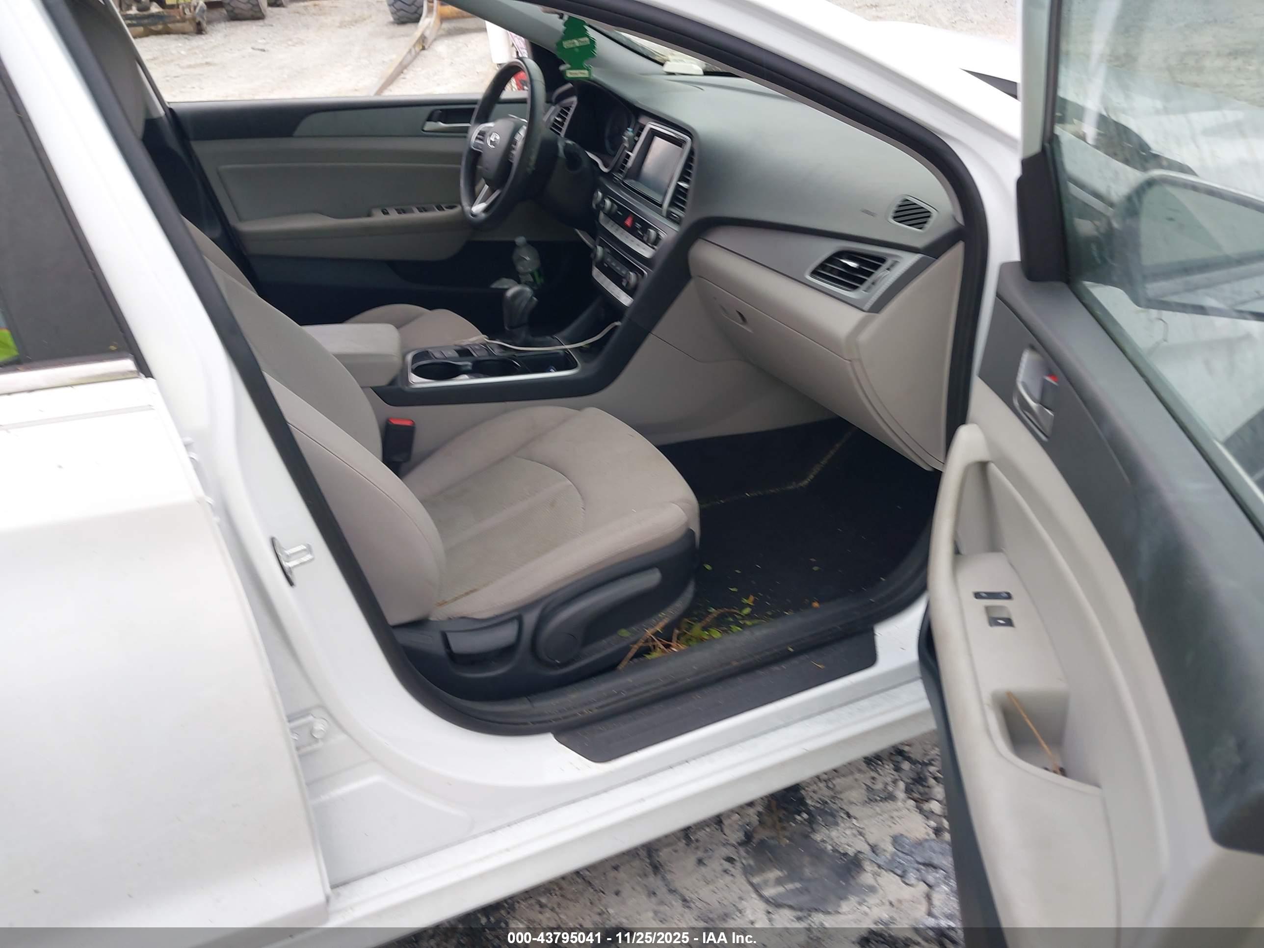 HYUNDAI SONATA image 5