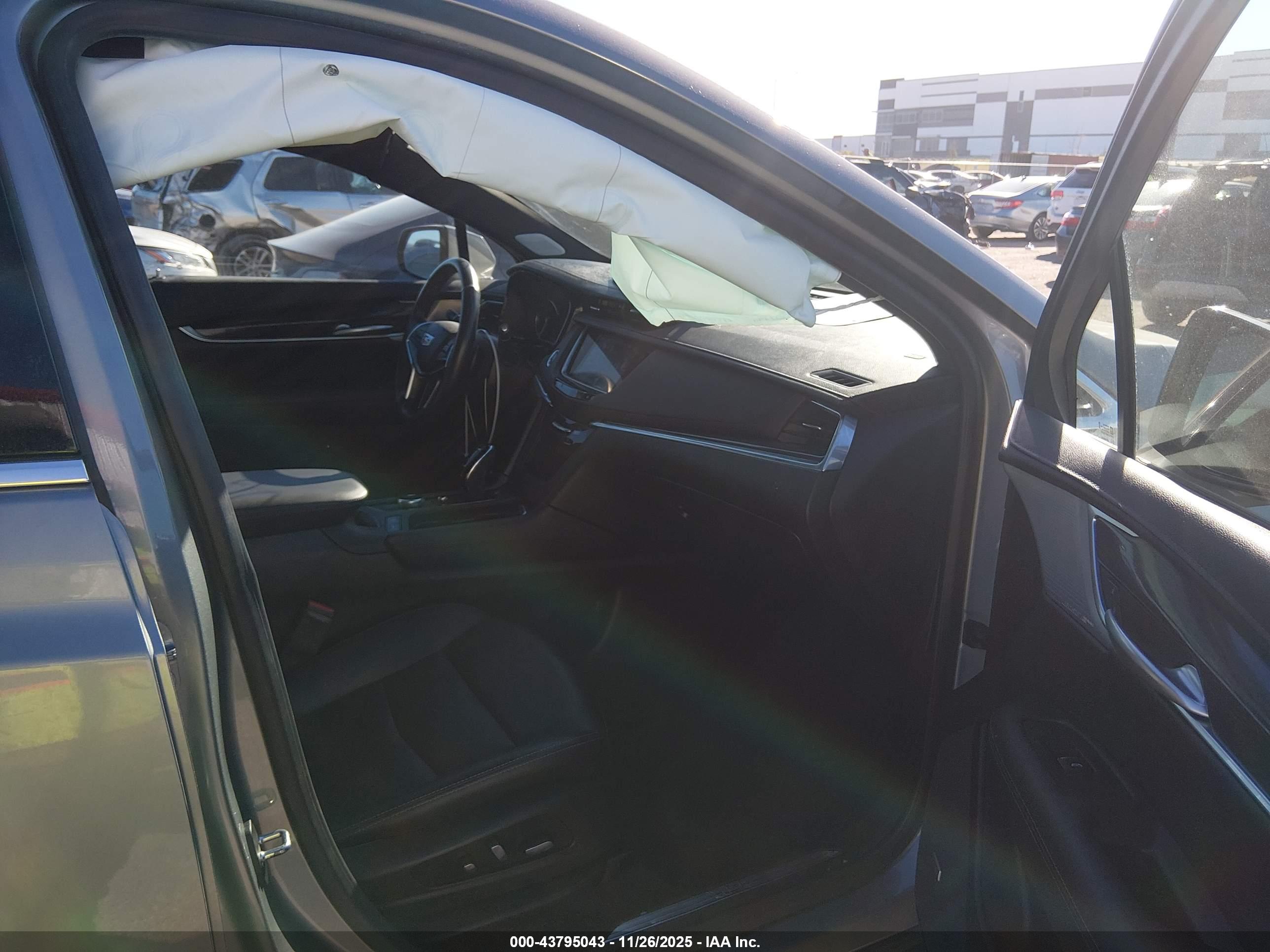 CADILLAC XT5 image 5