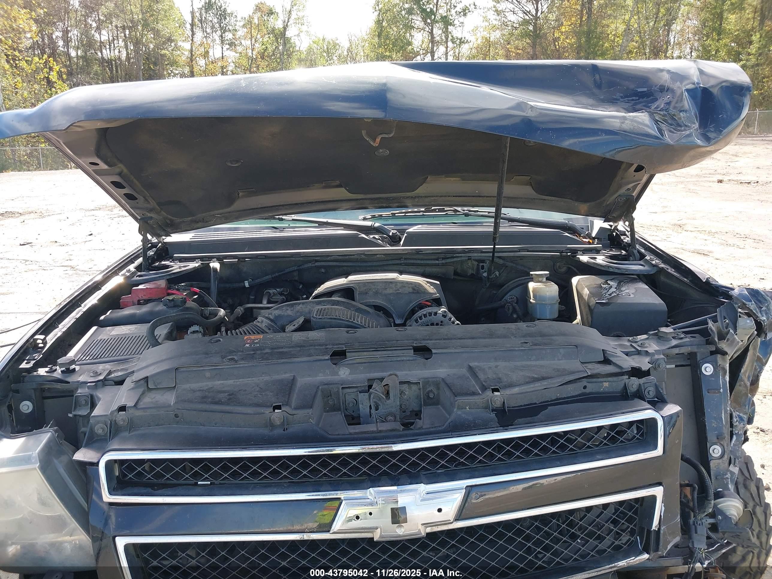 CHEVROLET SUBURBAN image 10