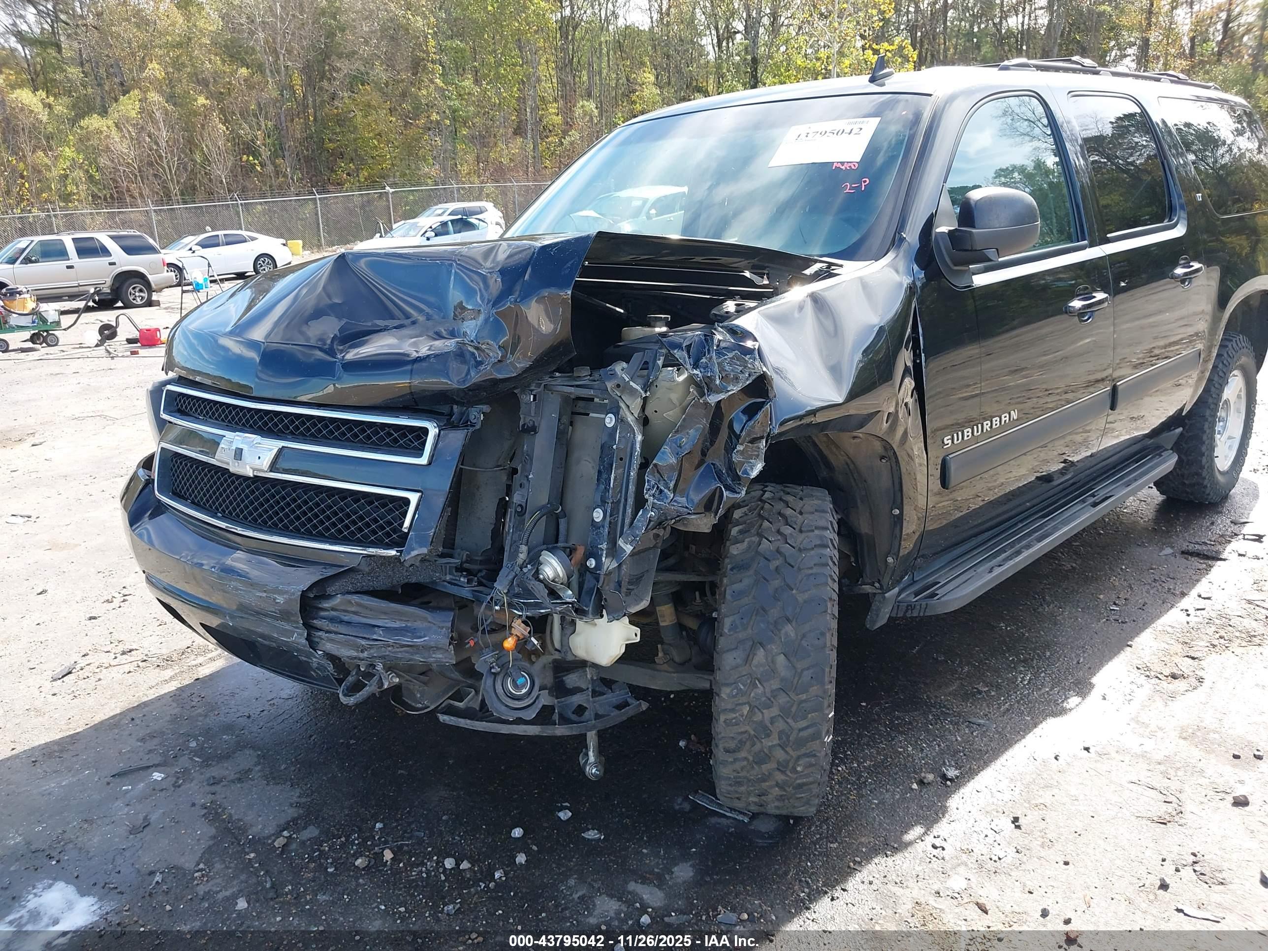 CHEVROLET SUBURBAN image 6