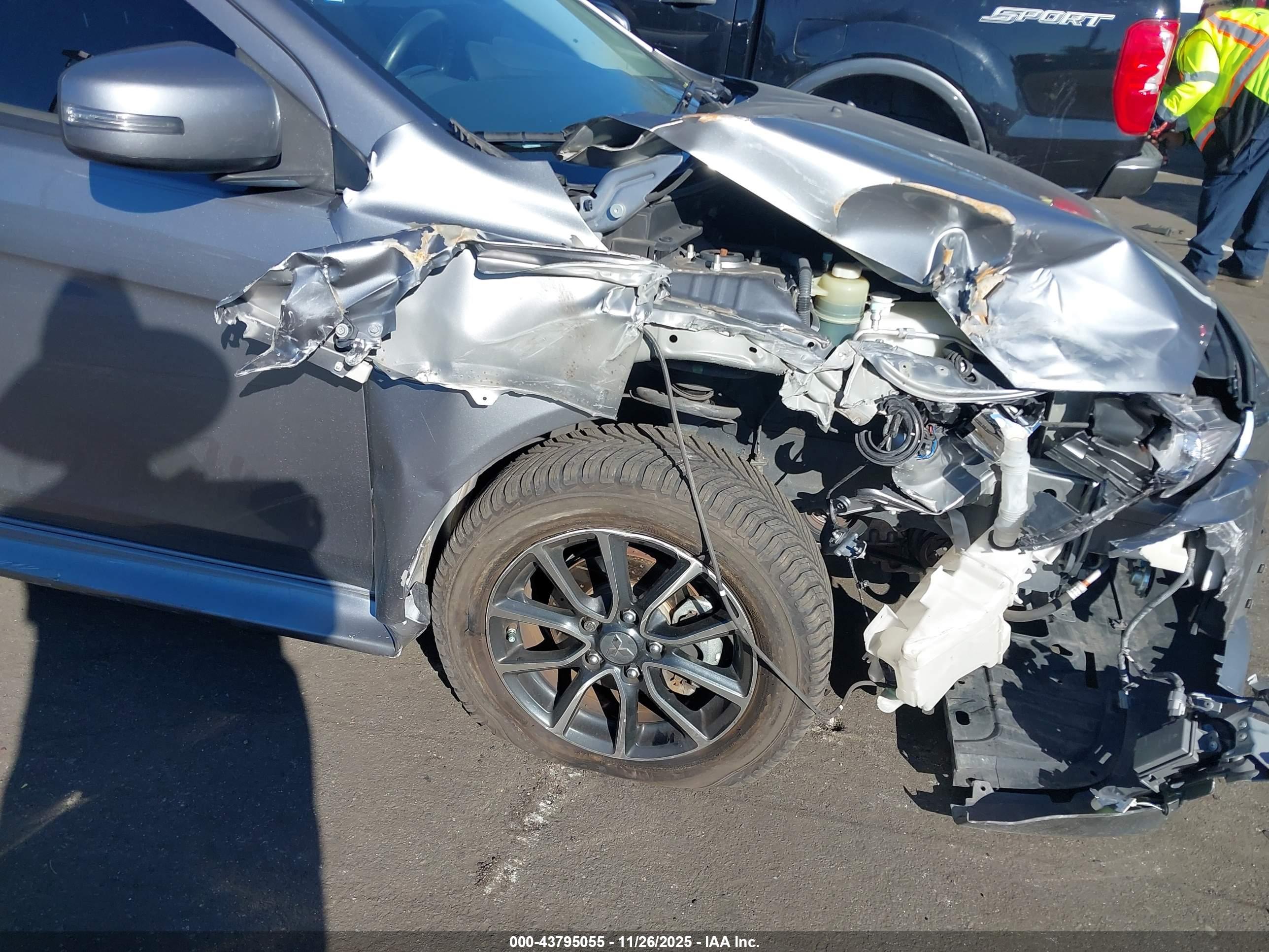 MITSUBISHI LANCER image 6