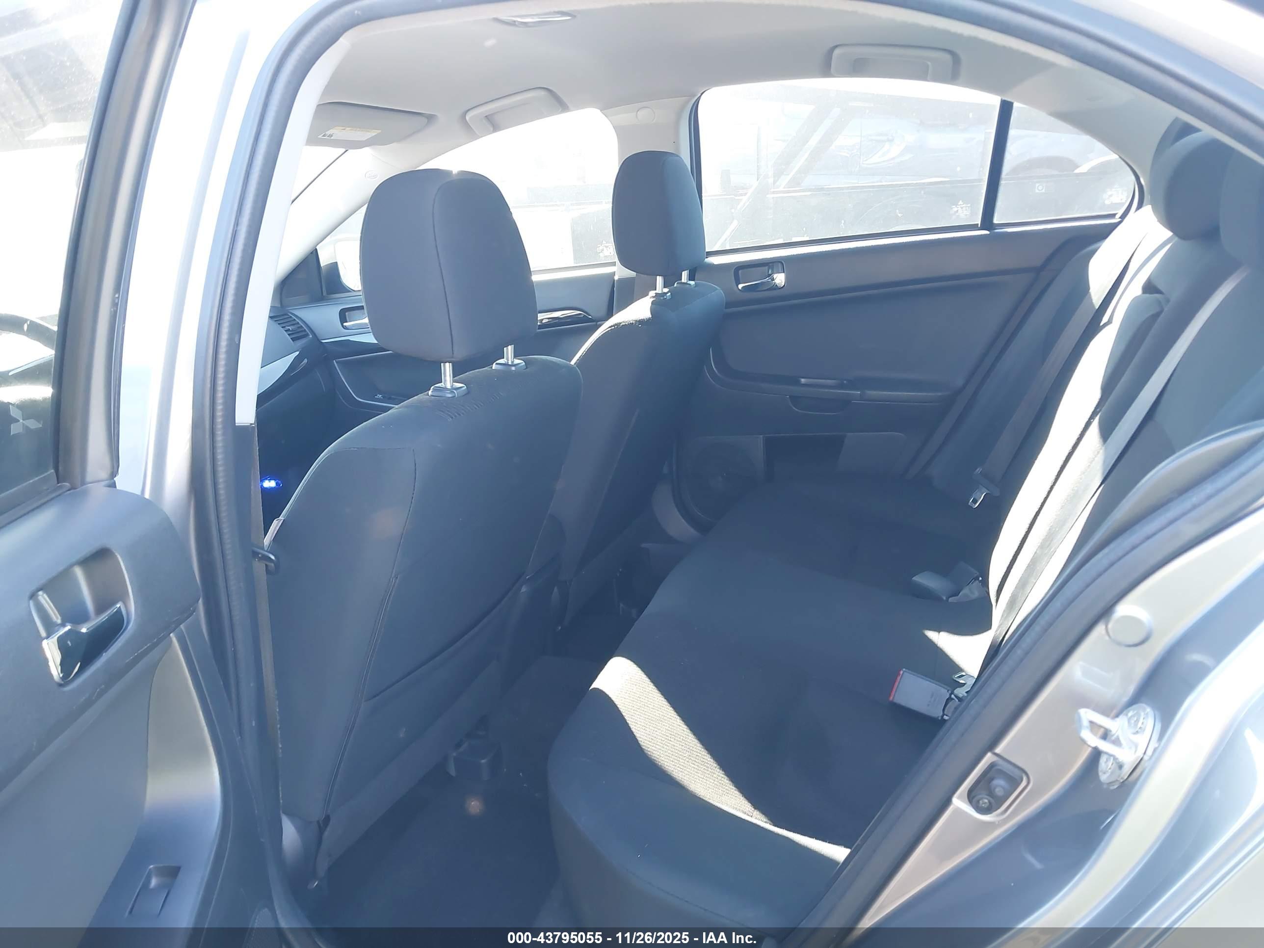 MITSUBISHI LANCER image 8