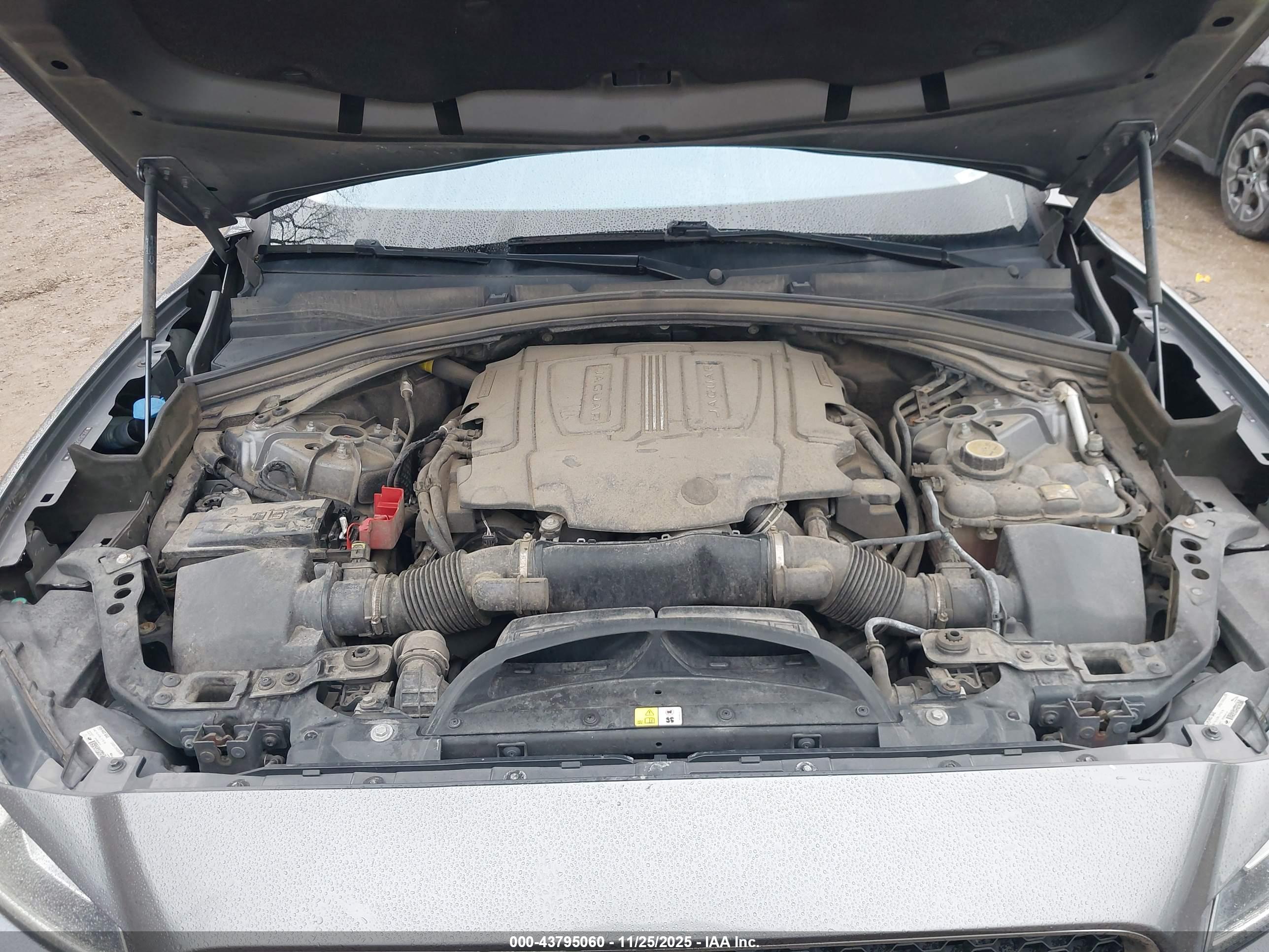 JAGUAR F-PACE image 10