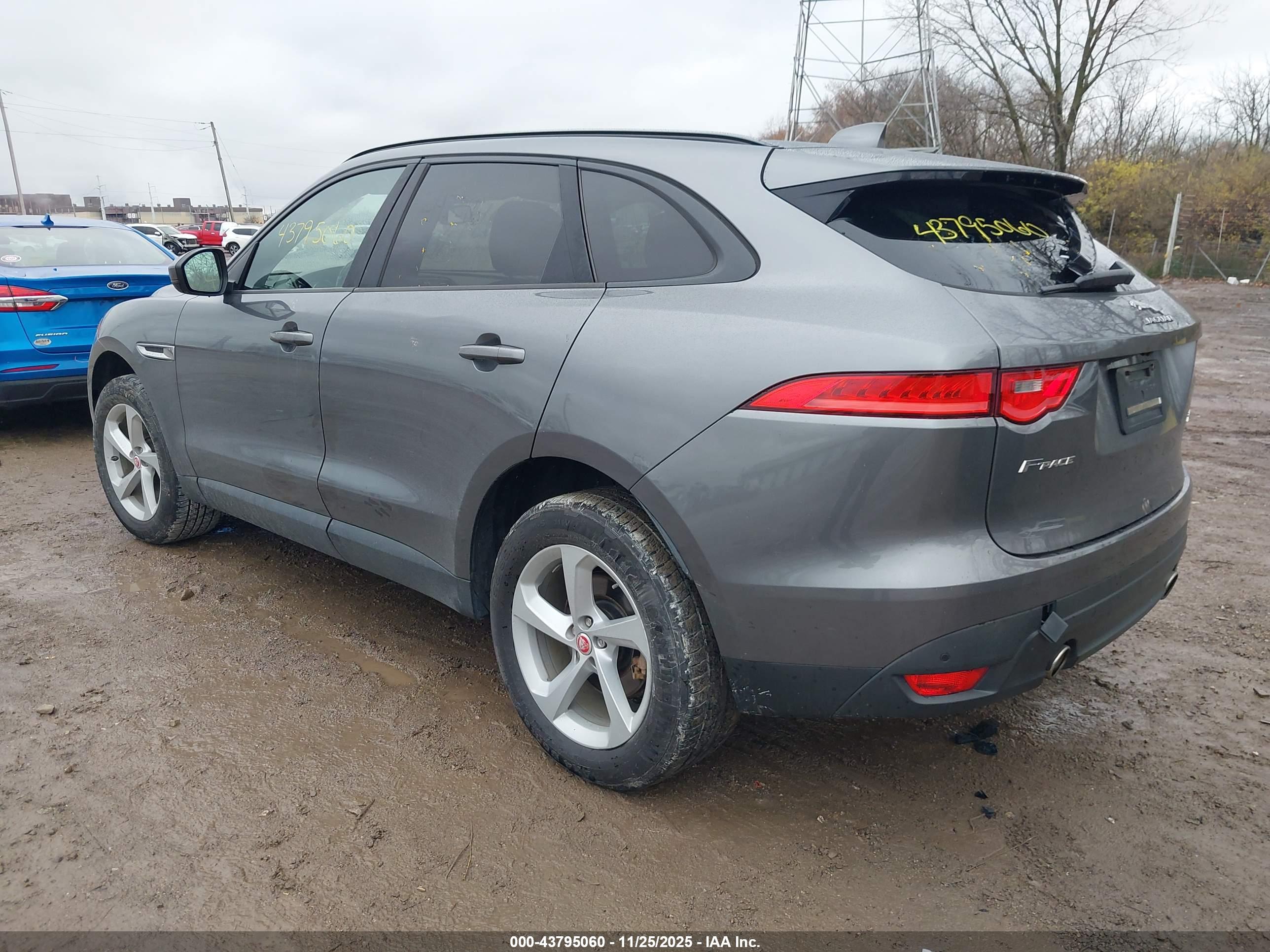 JAGUAR F-PACE image 3
