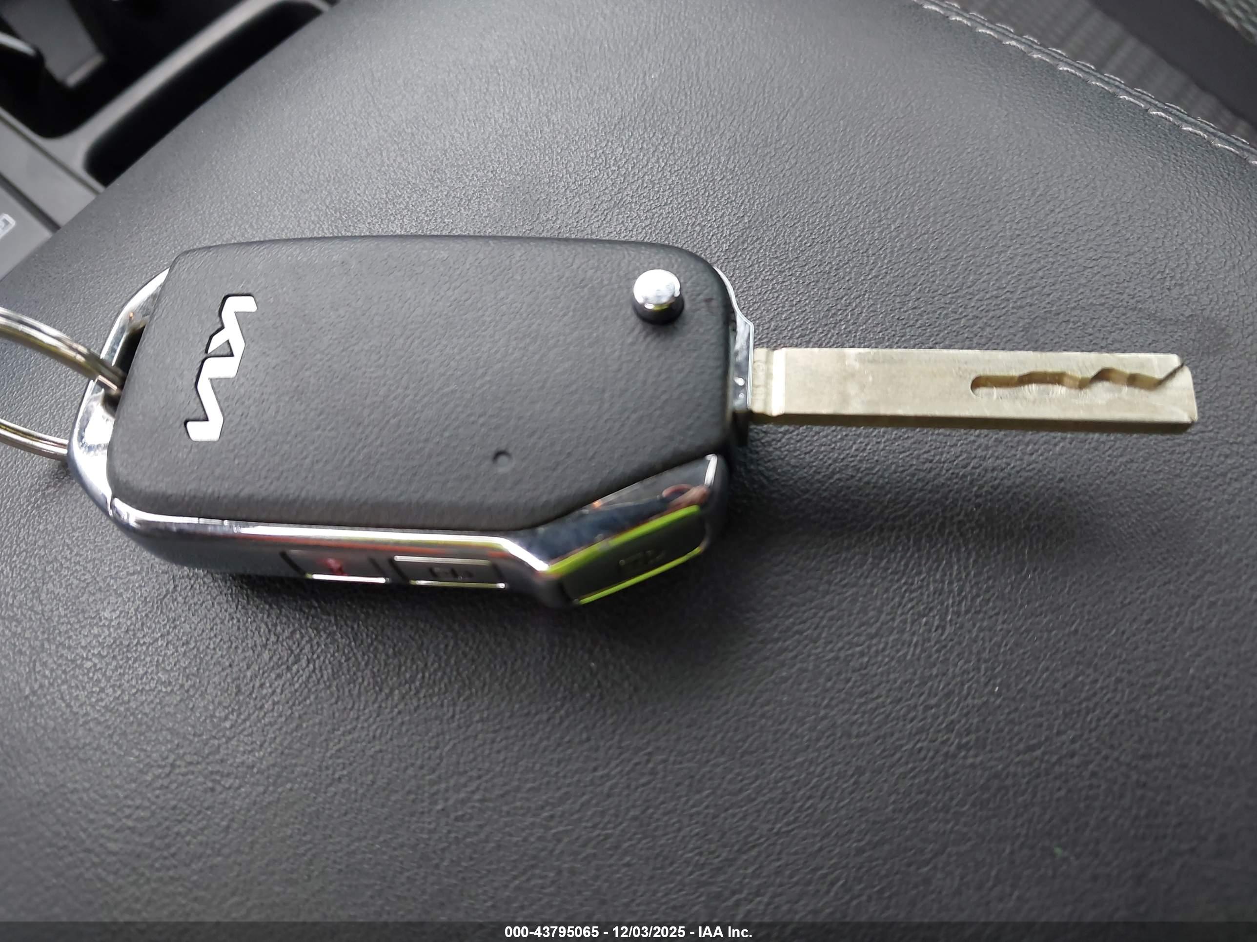 KIA SORENTO image 11
