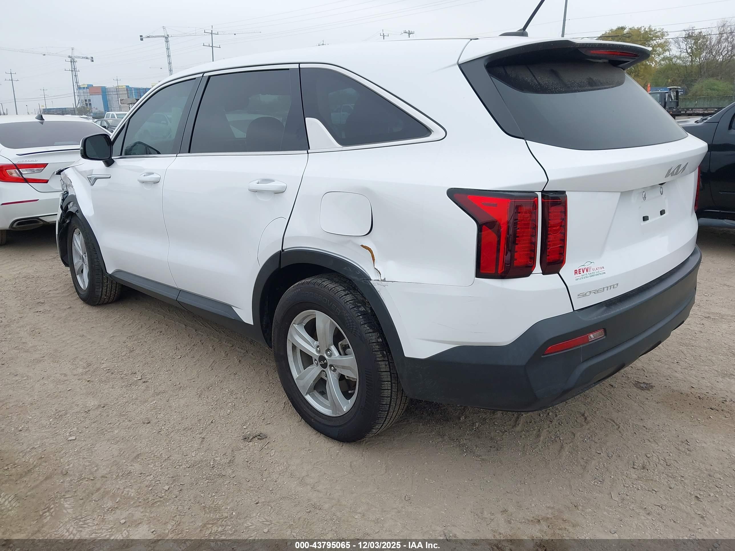 KIA SORENTO image 3