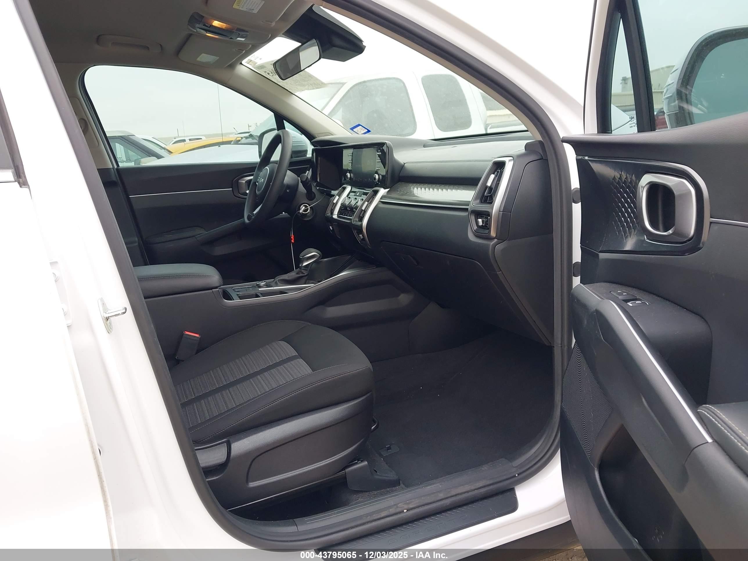 KIA SORENTO image 5