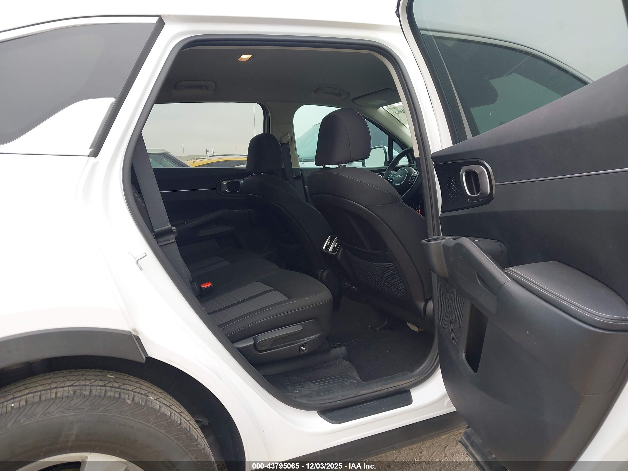 KIA SORENTO image 8