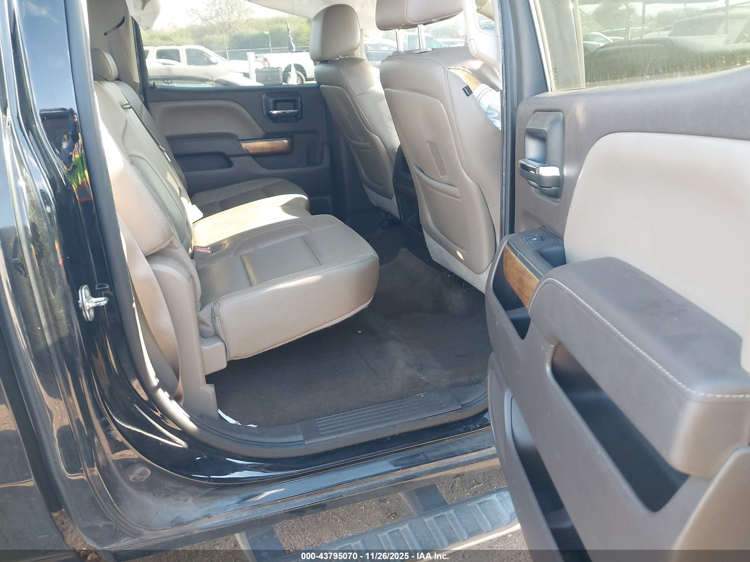 CHEVROLET SILVERADO image 8