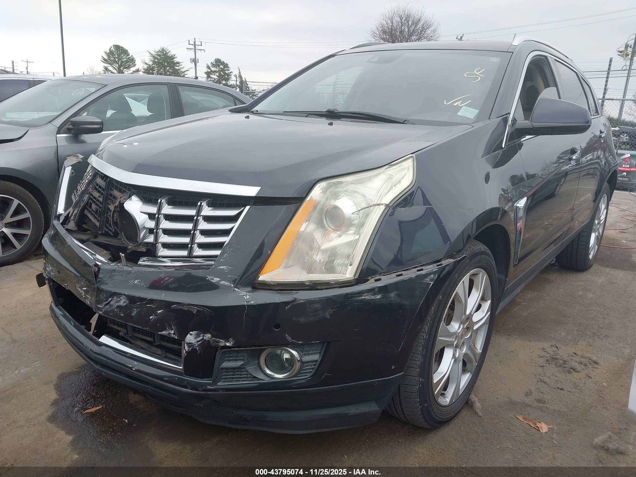 CADILLAC SRX image 2