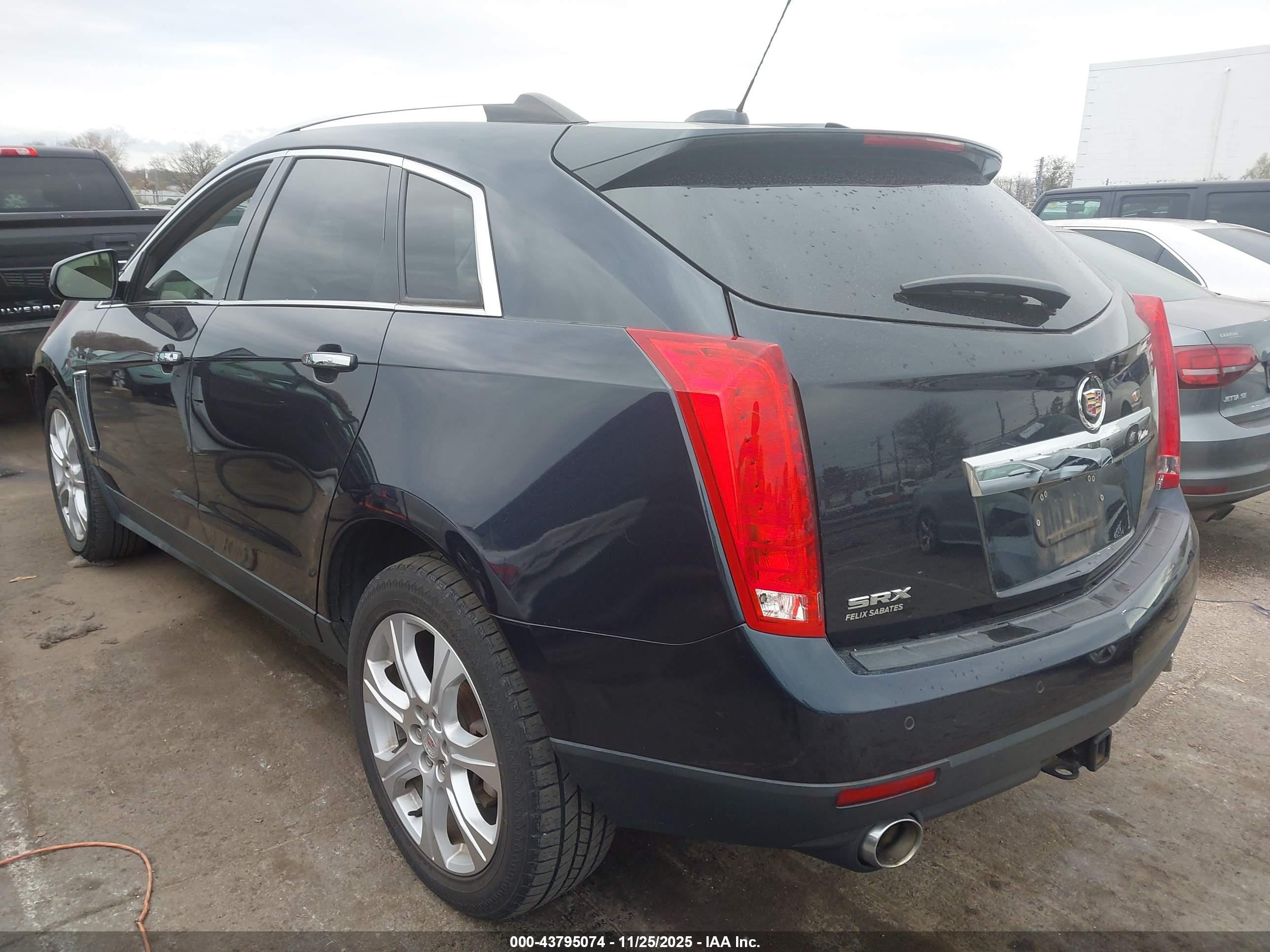 CADILLAC SRX image 3