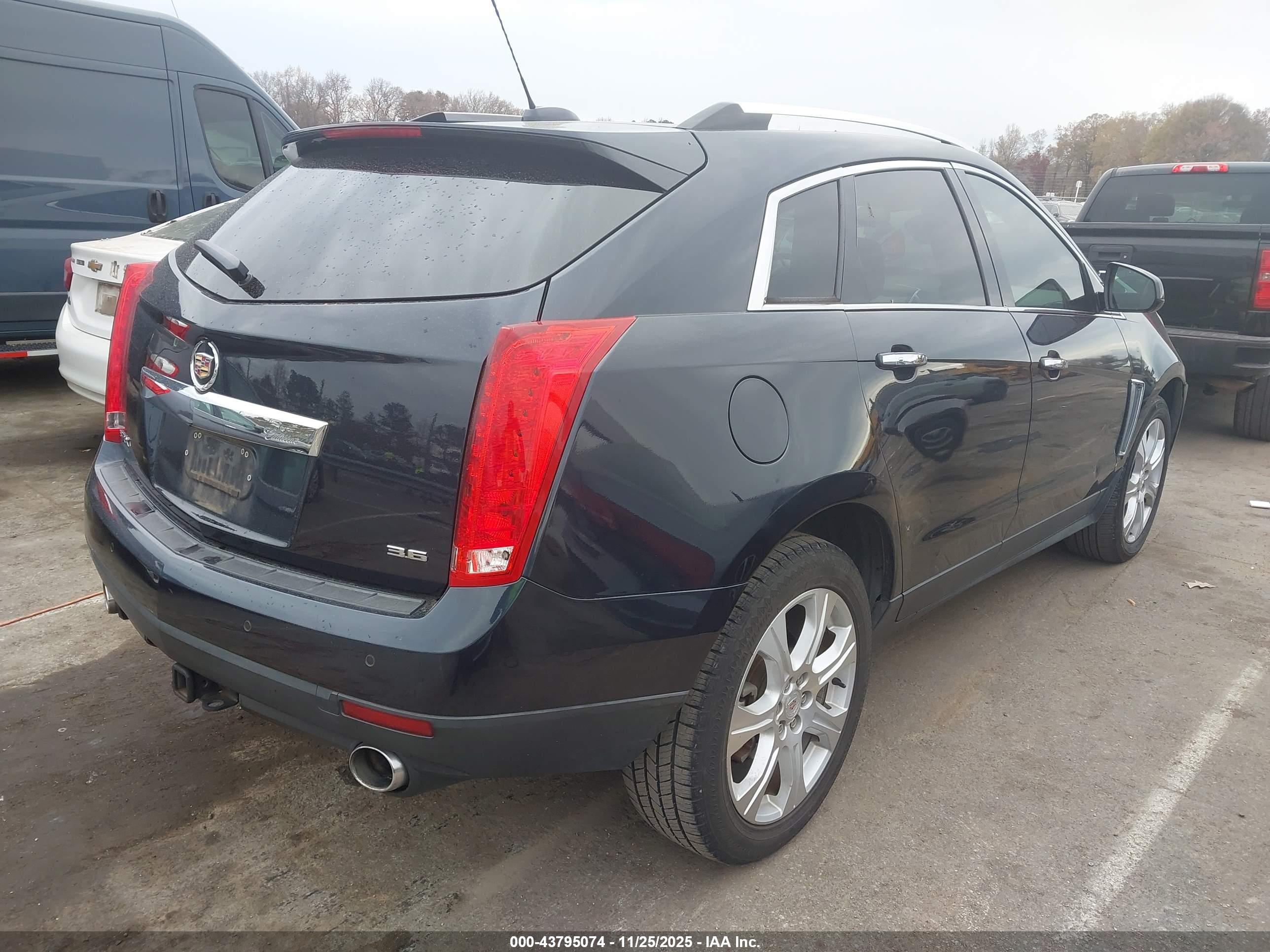 CADILLAC SRX image 4
