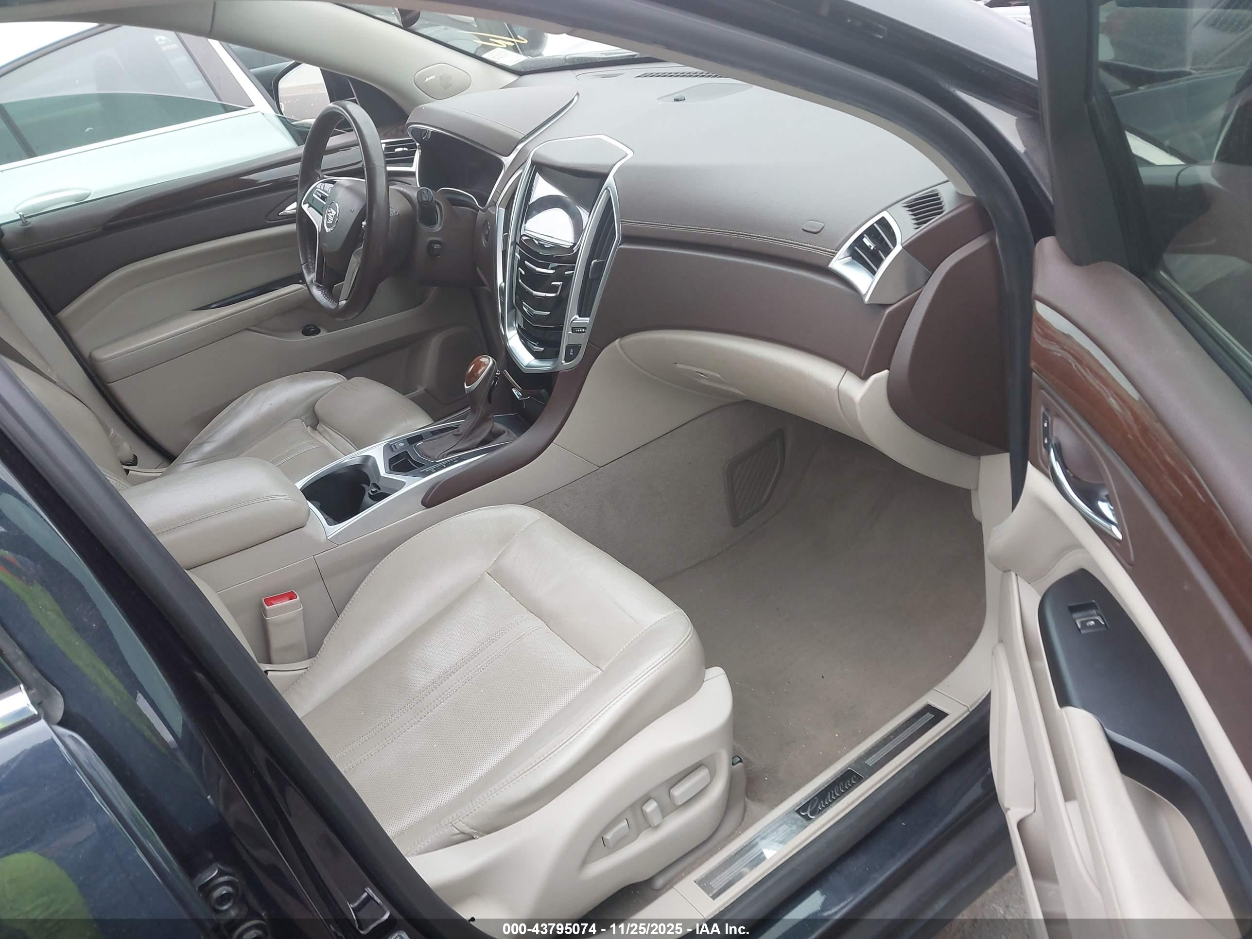 CADILLAC SRX image 5