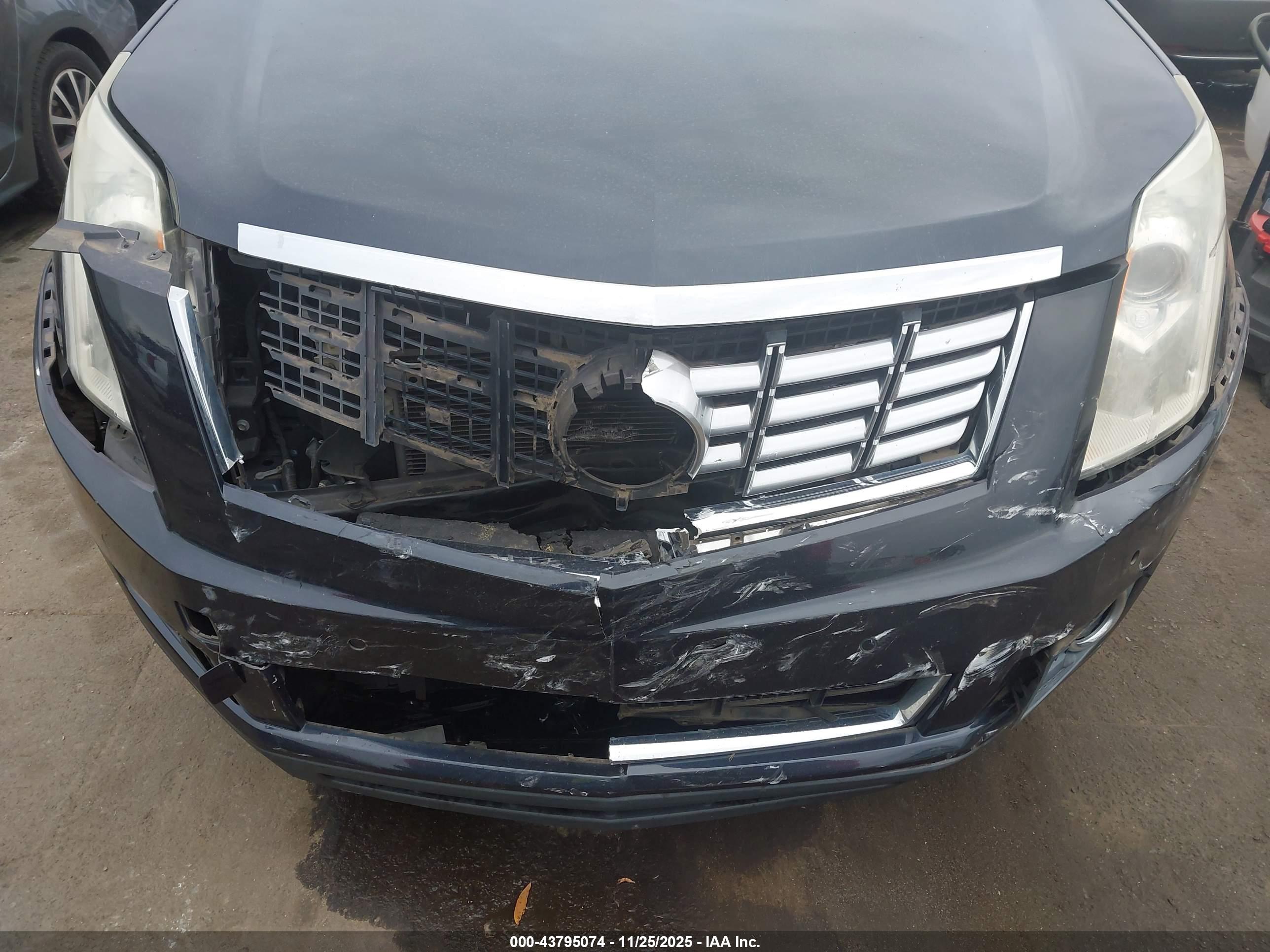 CADILLAC SRX image 6