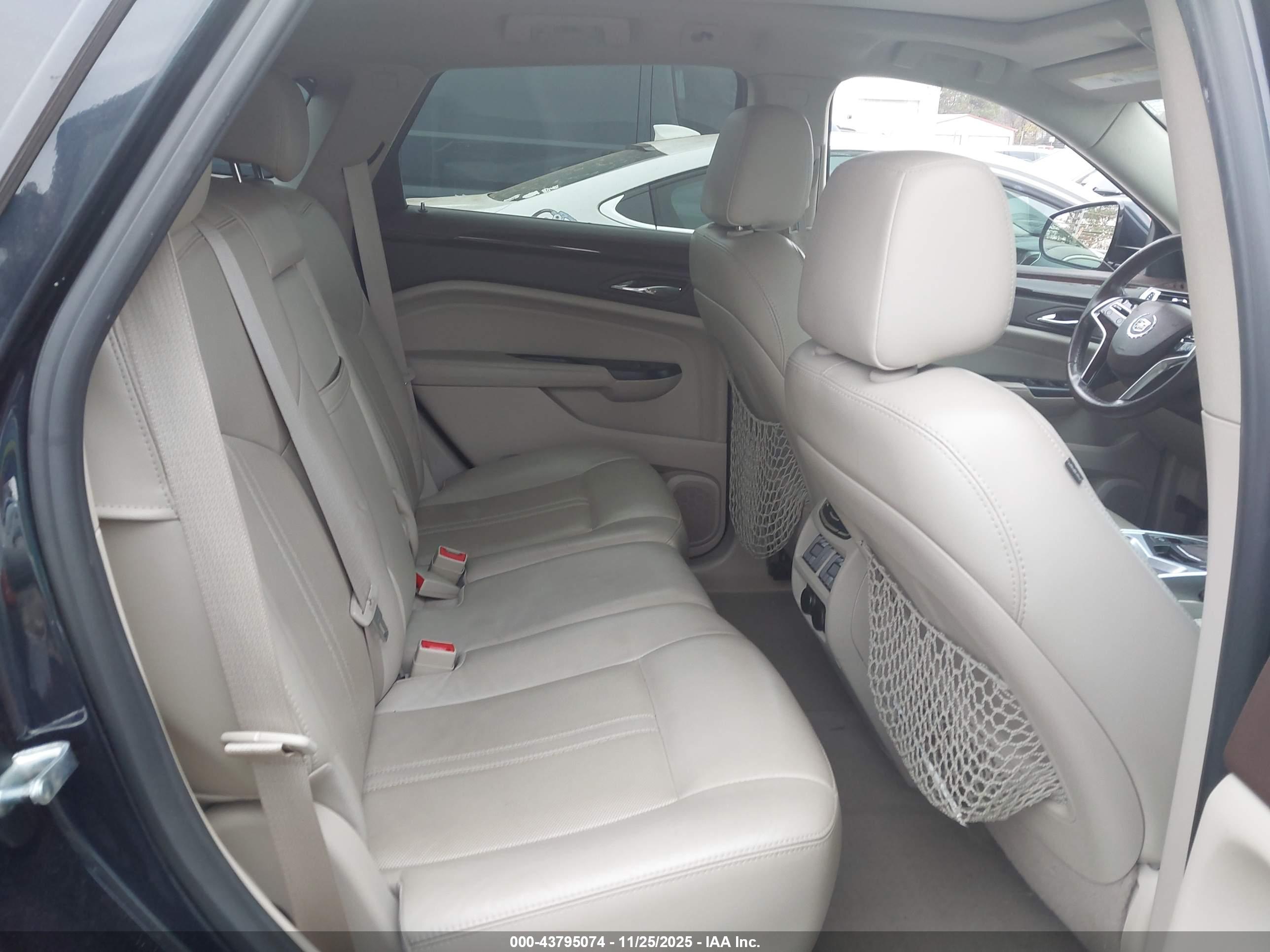 CADILLAC SRX image 8
