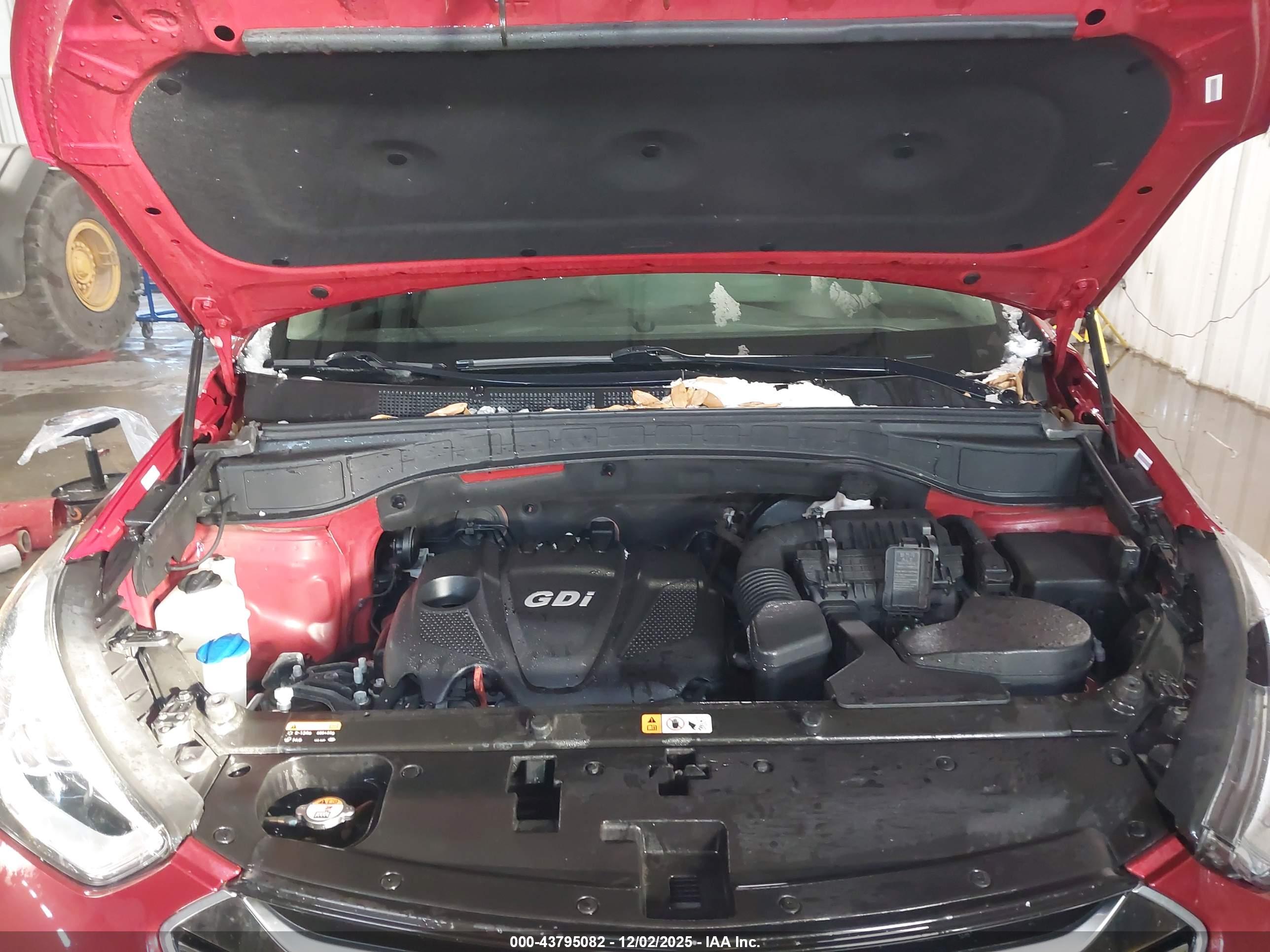 HYUNDAI SANTA image 10