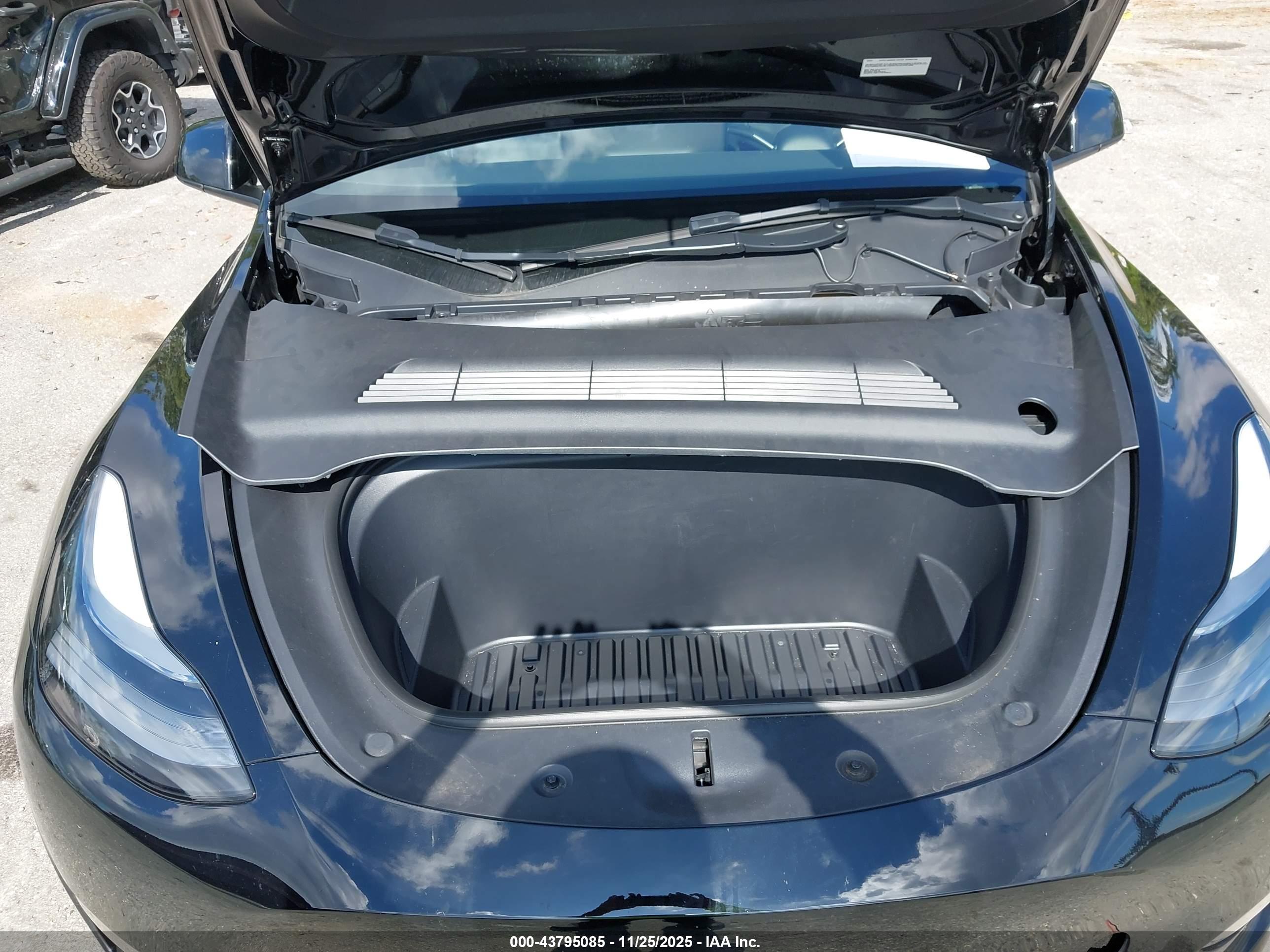 TESLA MODEL image 10
