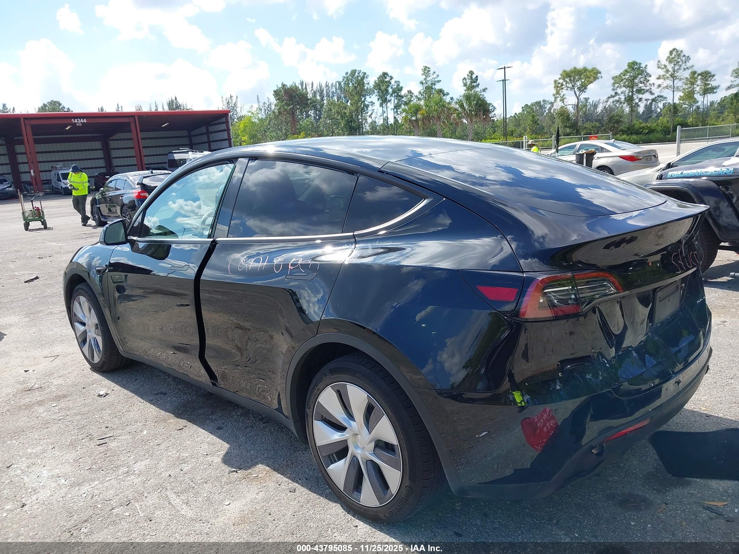 TESLA MODEL image 6