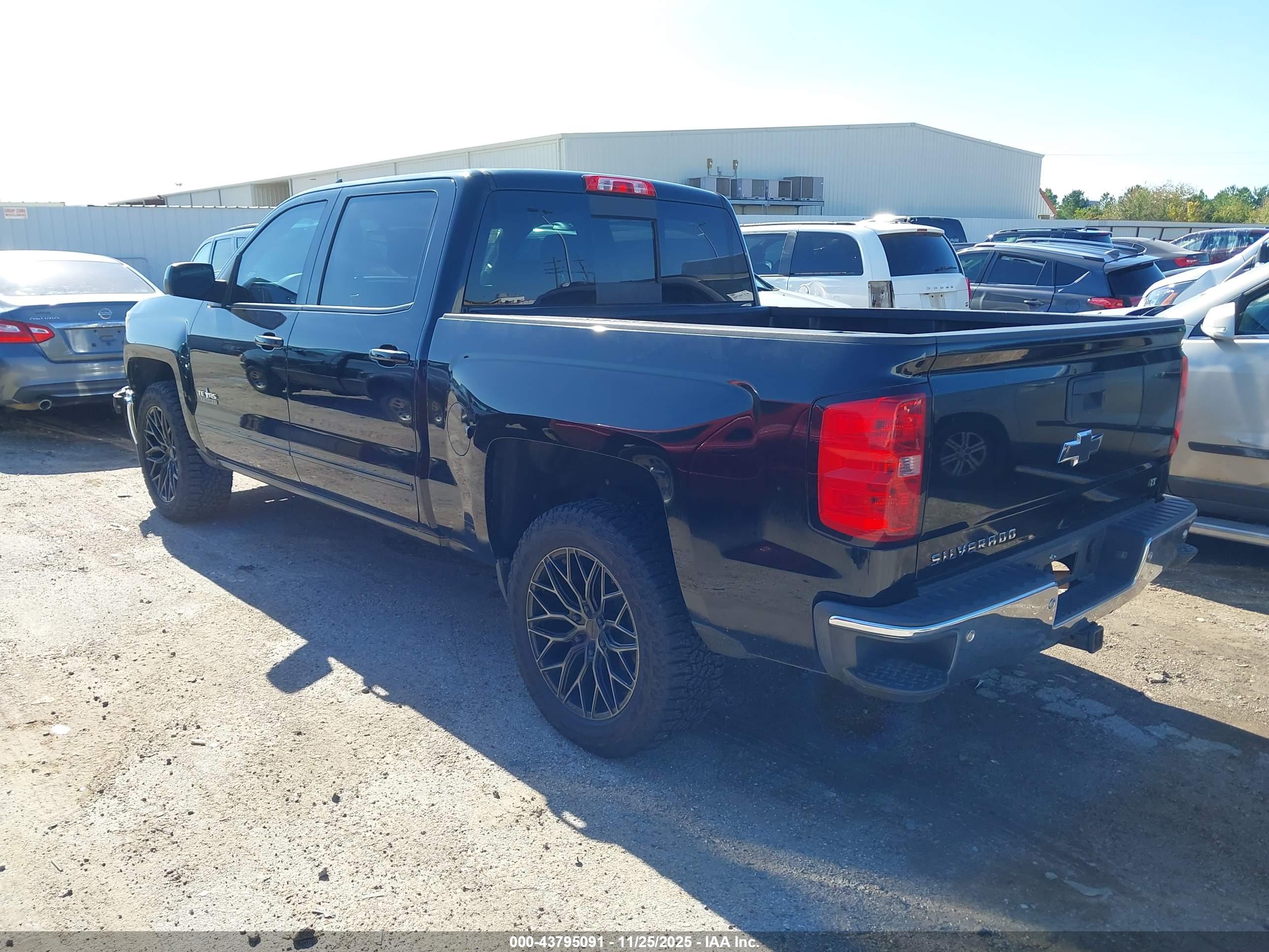 CHEVROLET SILVERADO image 3