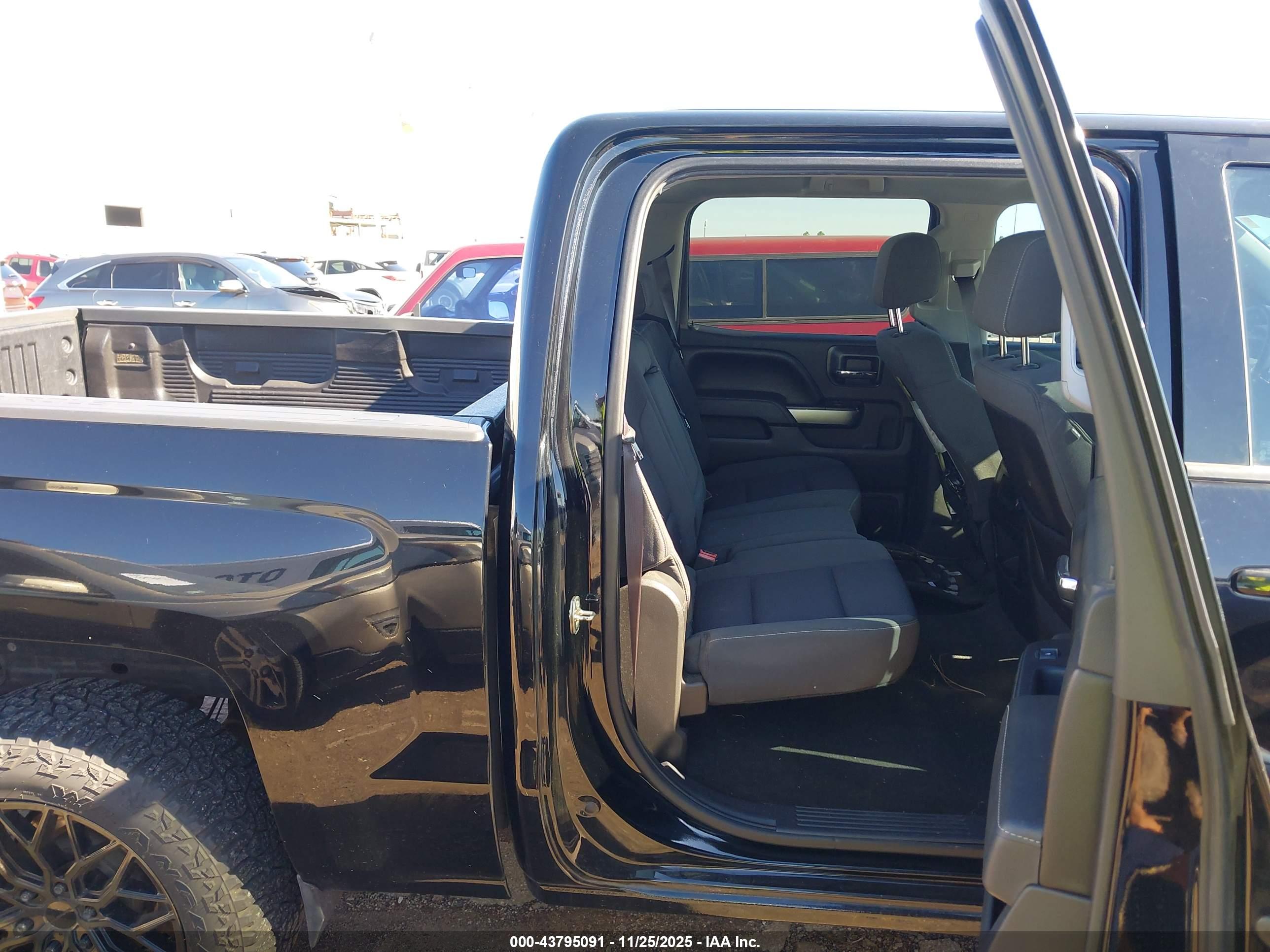 CHEVROLET SILVERADO image 8