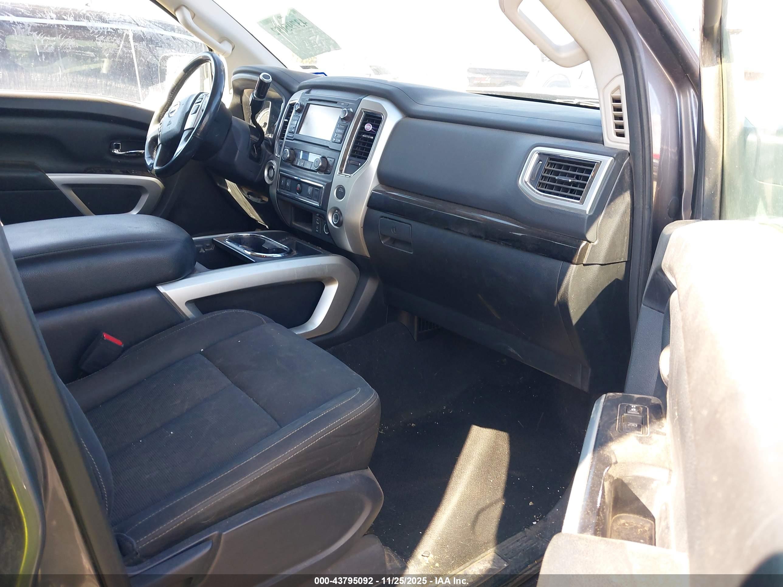 NISSAN TITAN image 5
