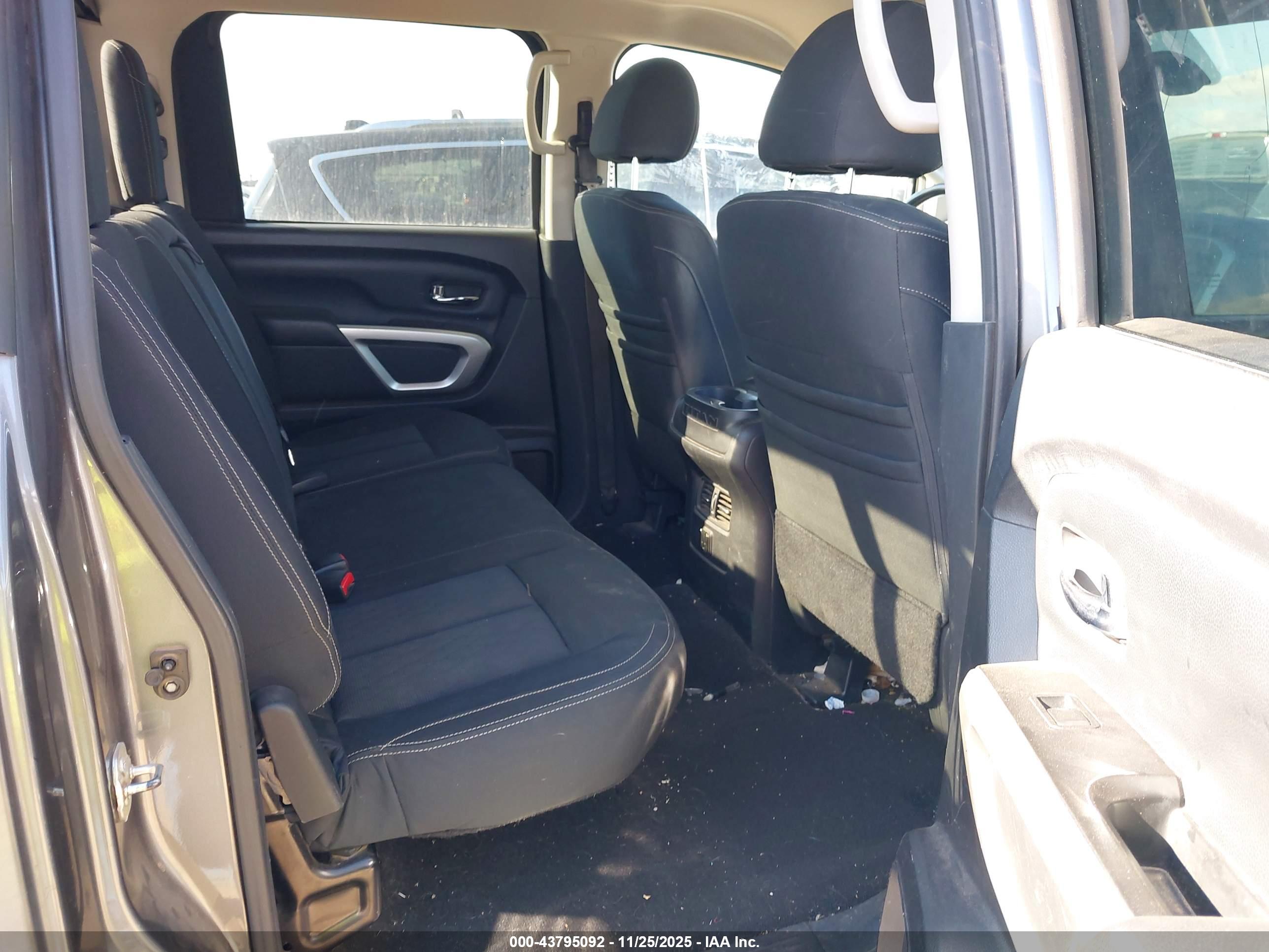 NISSAN TITAN image 8