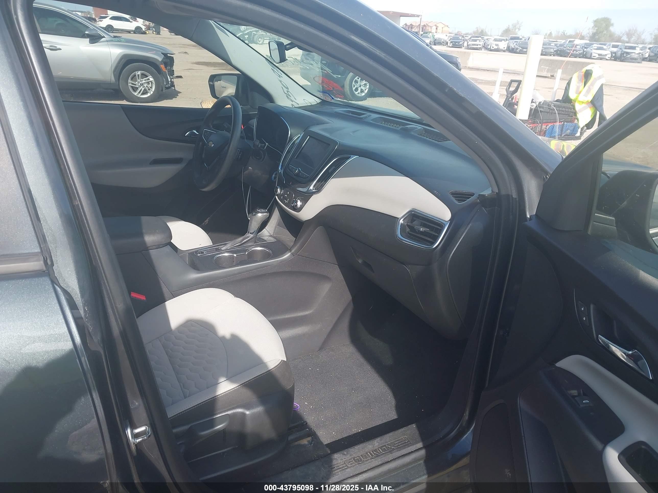CHEVROLET EQUINOX image 5