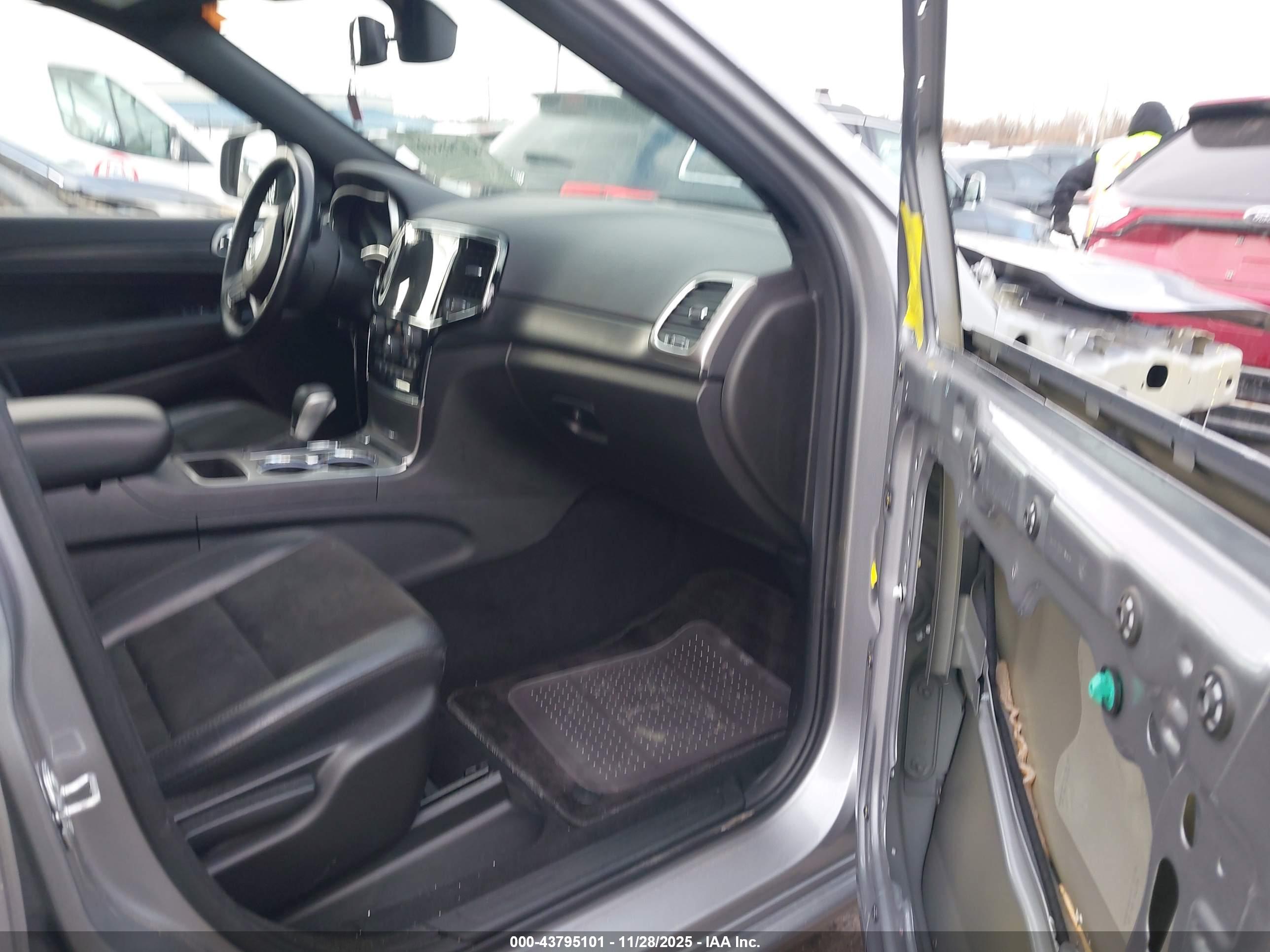 JEEP GRAND image 5
