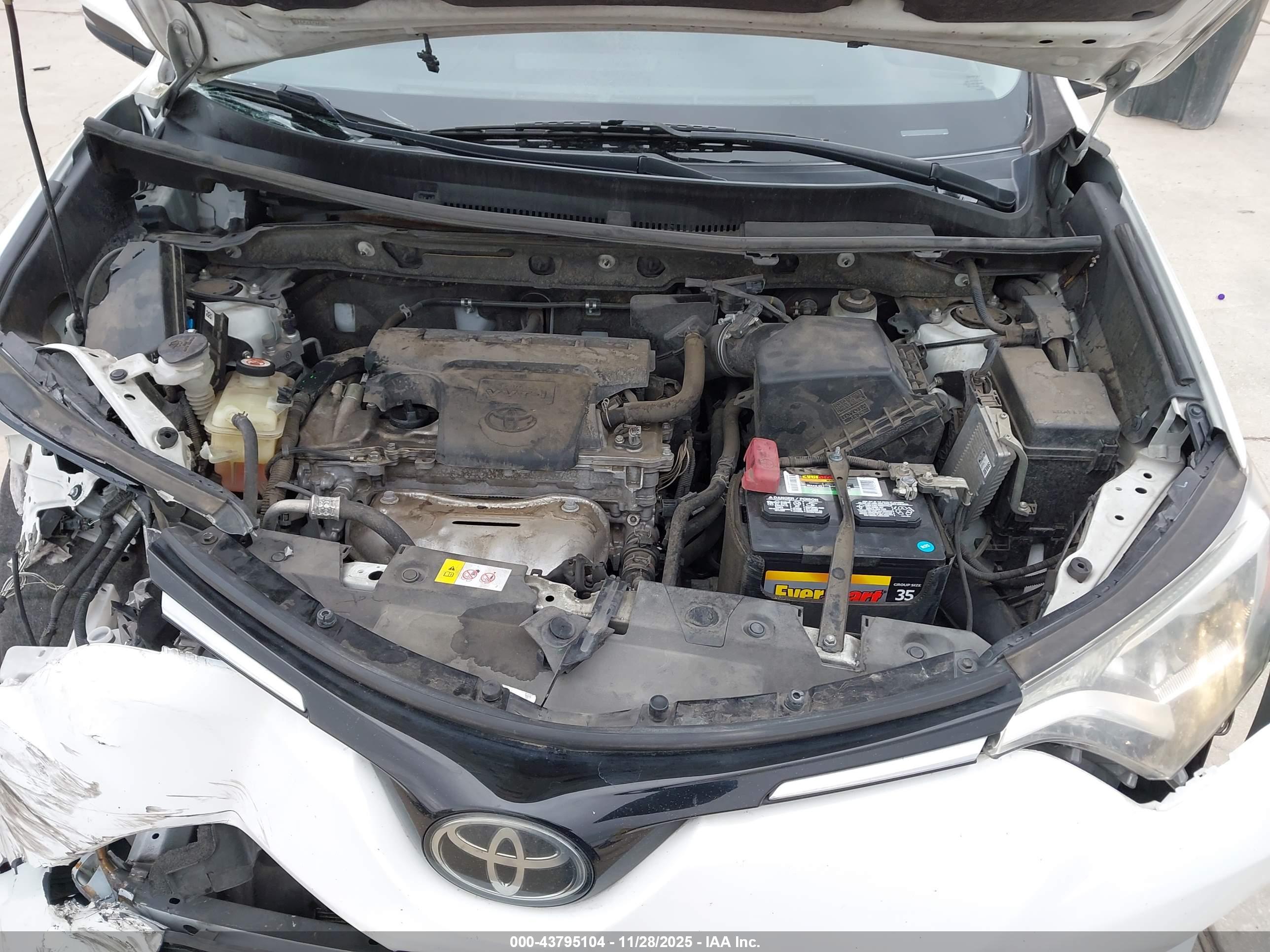 TOYOTA RAV4 image 10