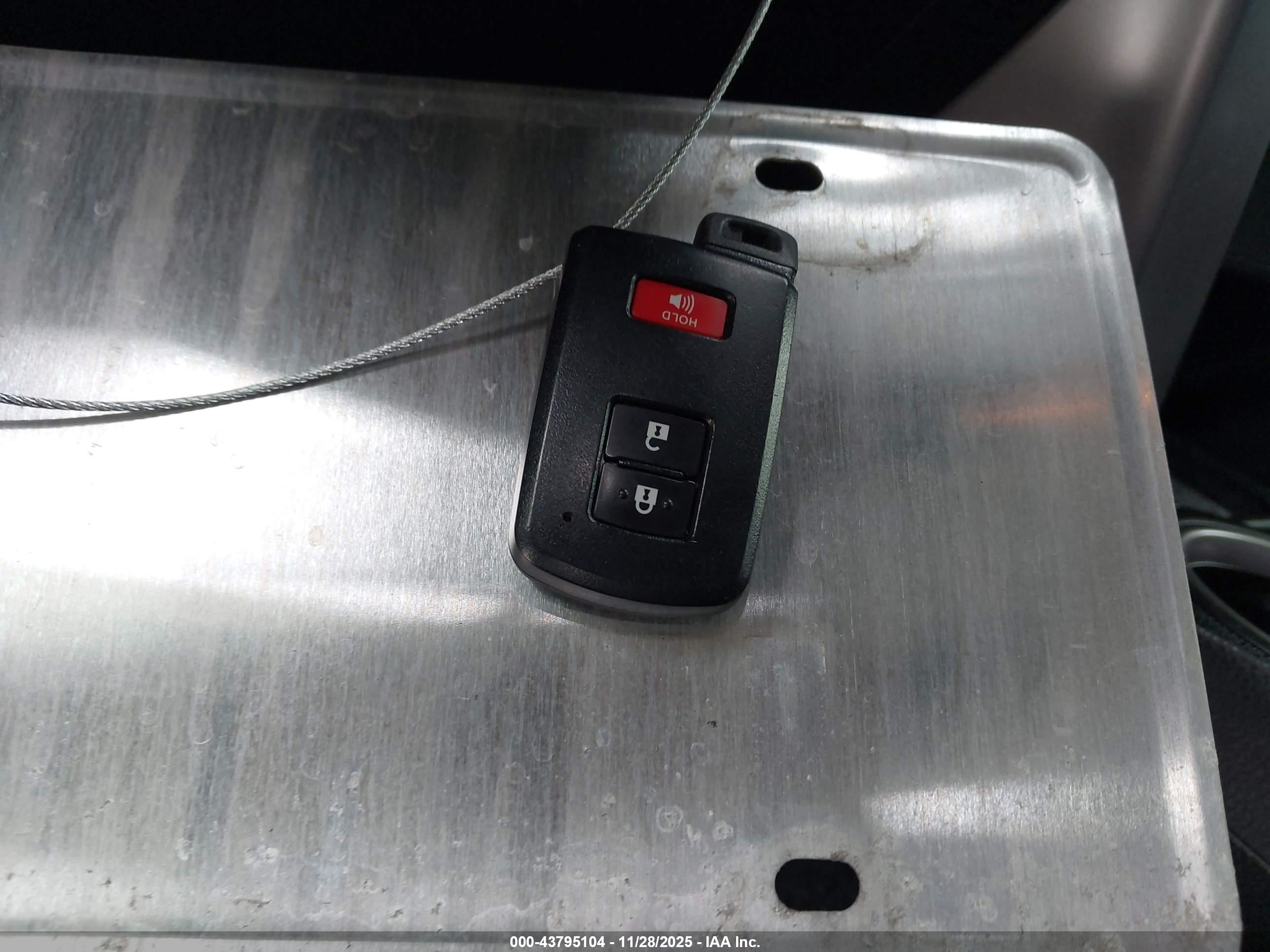 TOYOTA RAV4 image 11