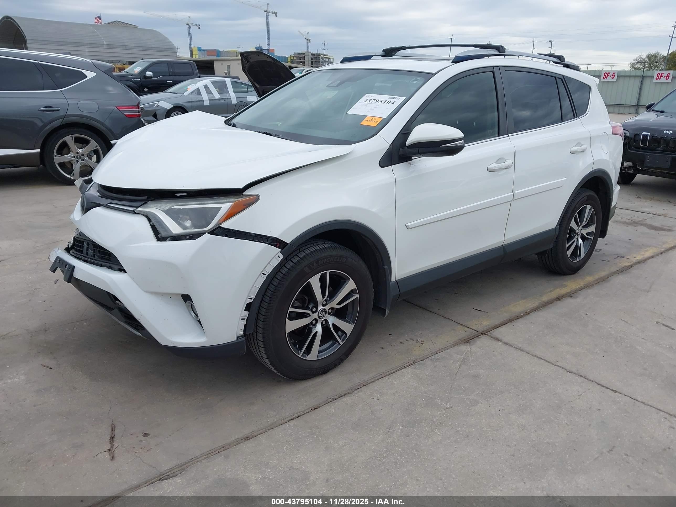 TOYOTA RAV4 image 2