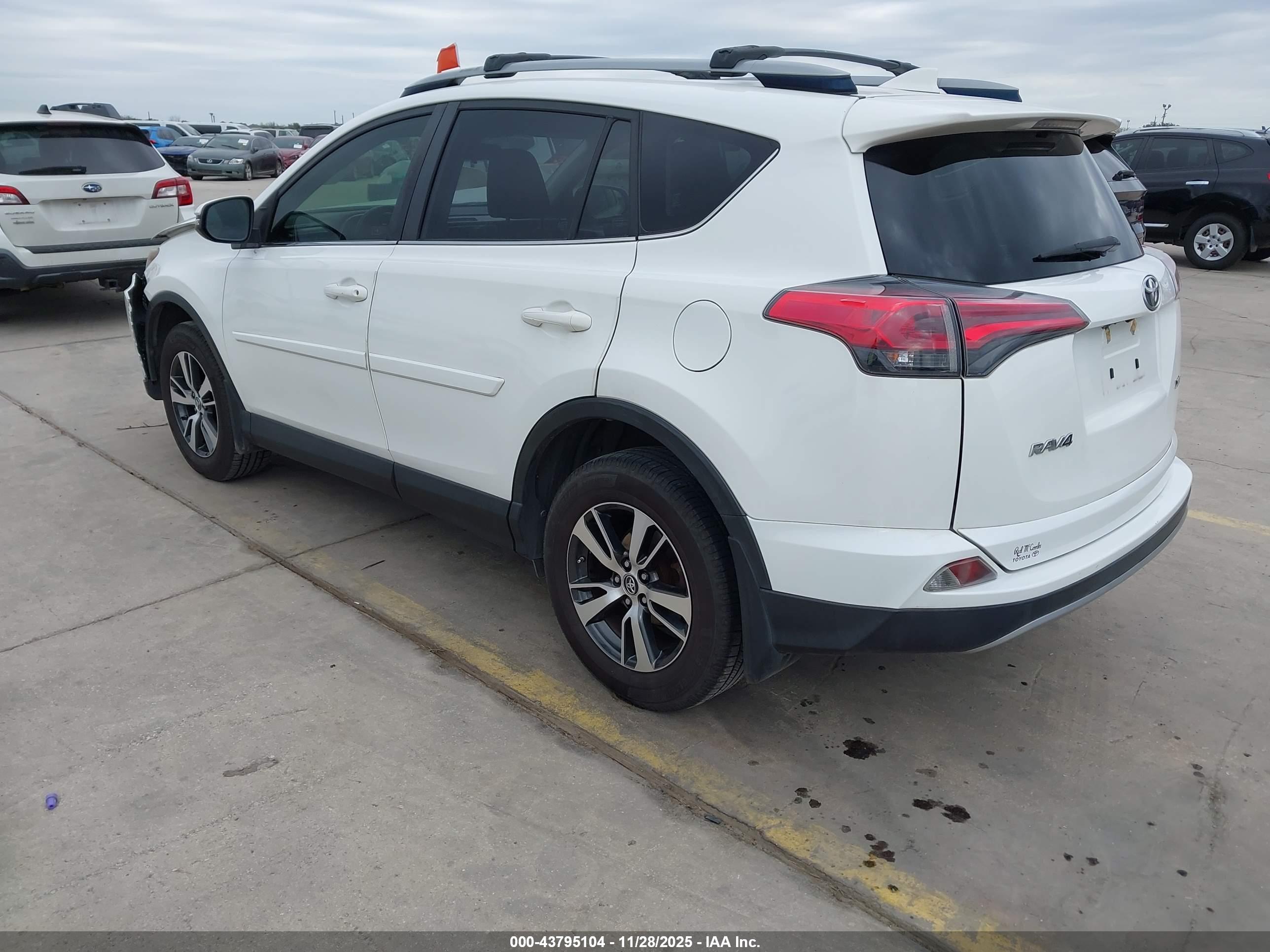 TOYOTA RAV4 image 3