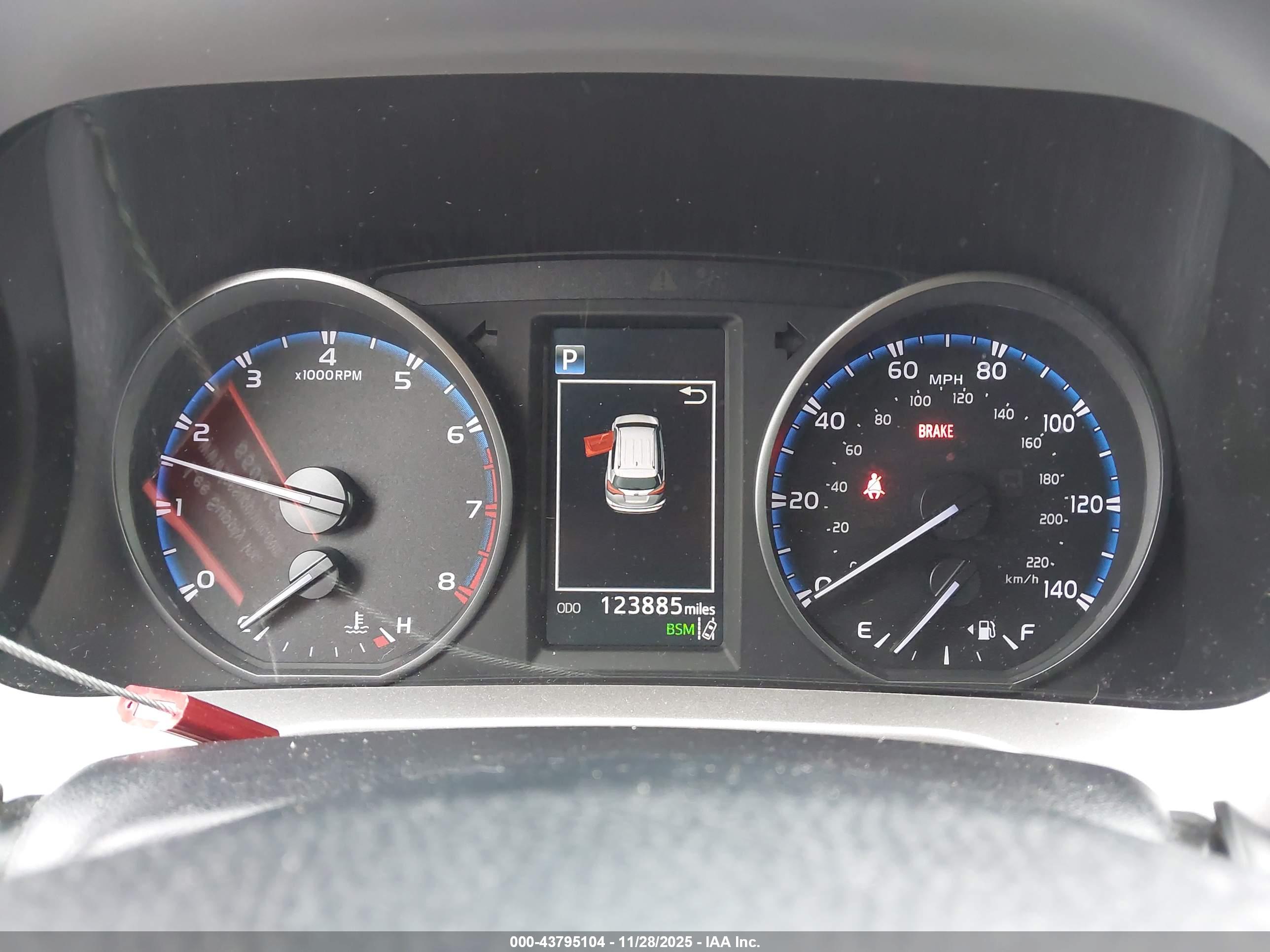TOYOTA RAV4 image 7