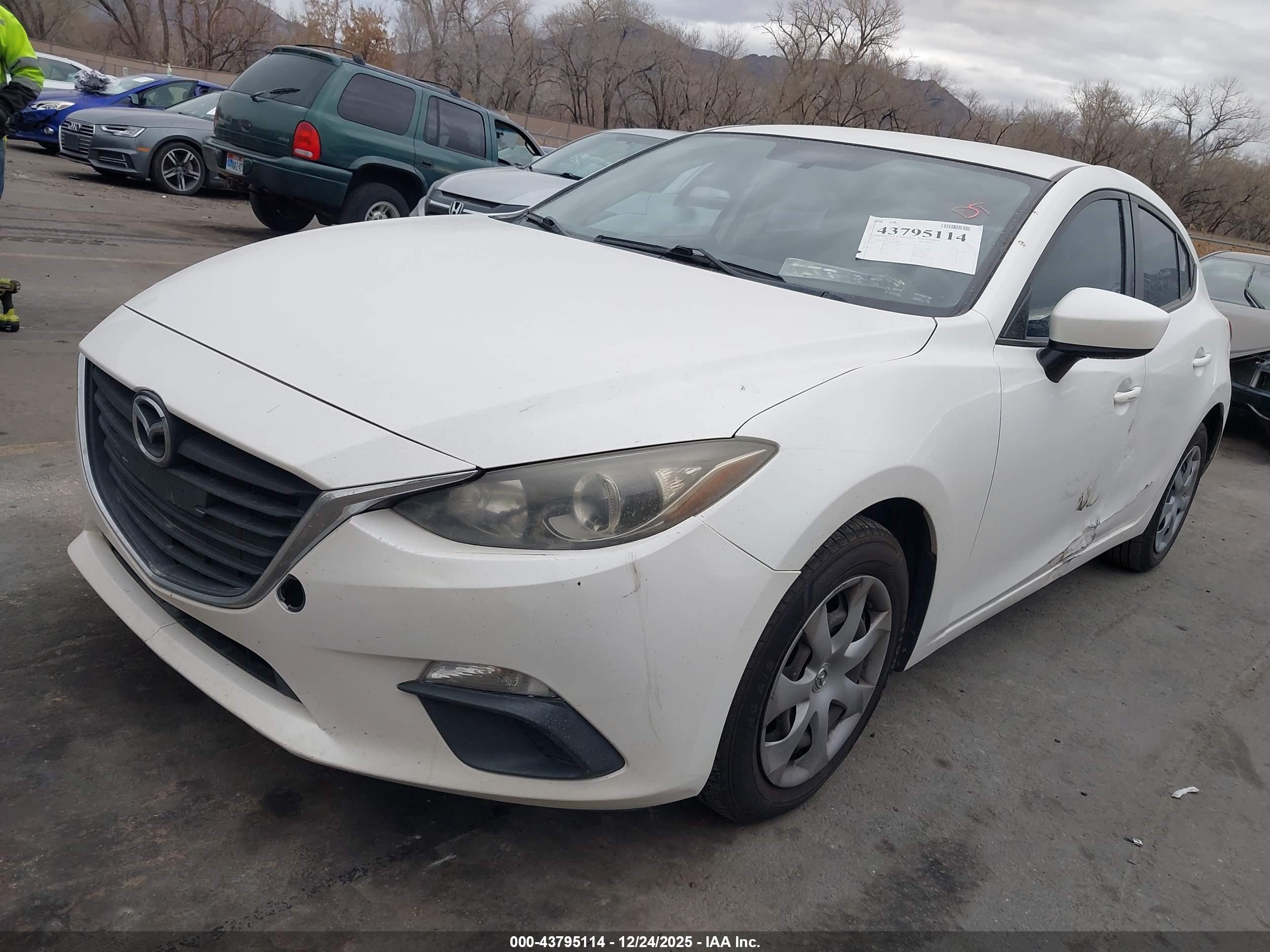 MAZDA MAZDA3 image 2