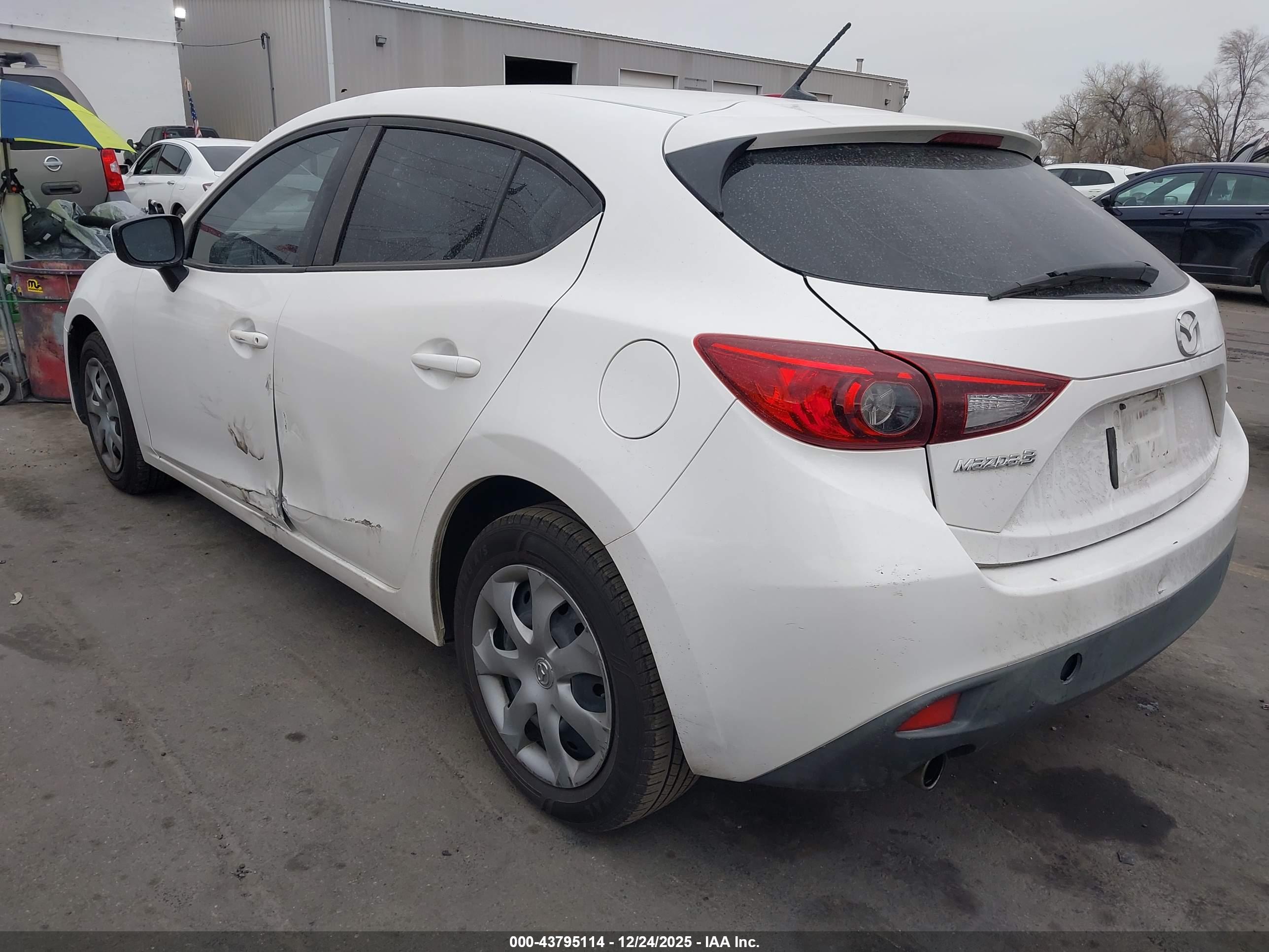 MAZDA MAZDA3 image 3
