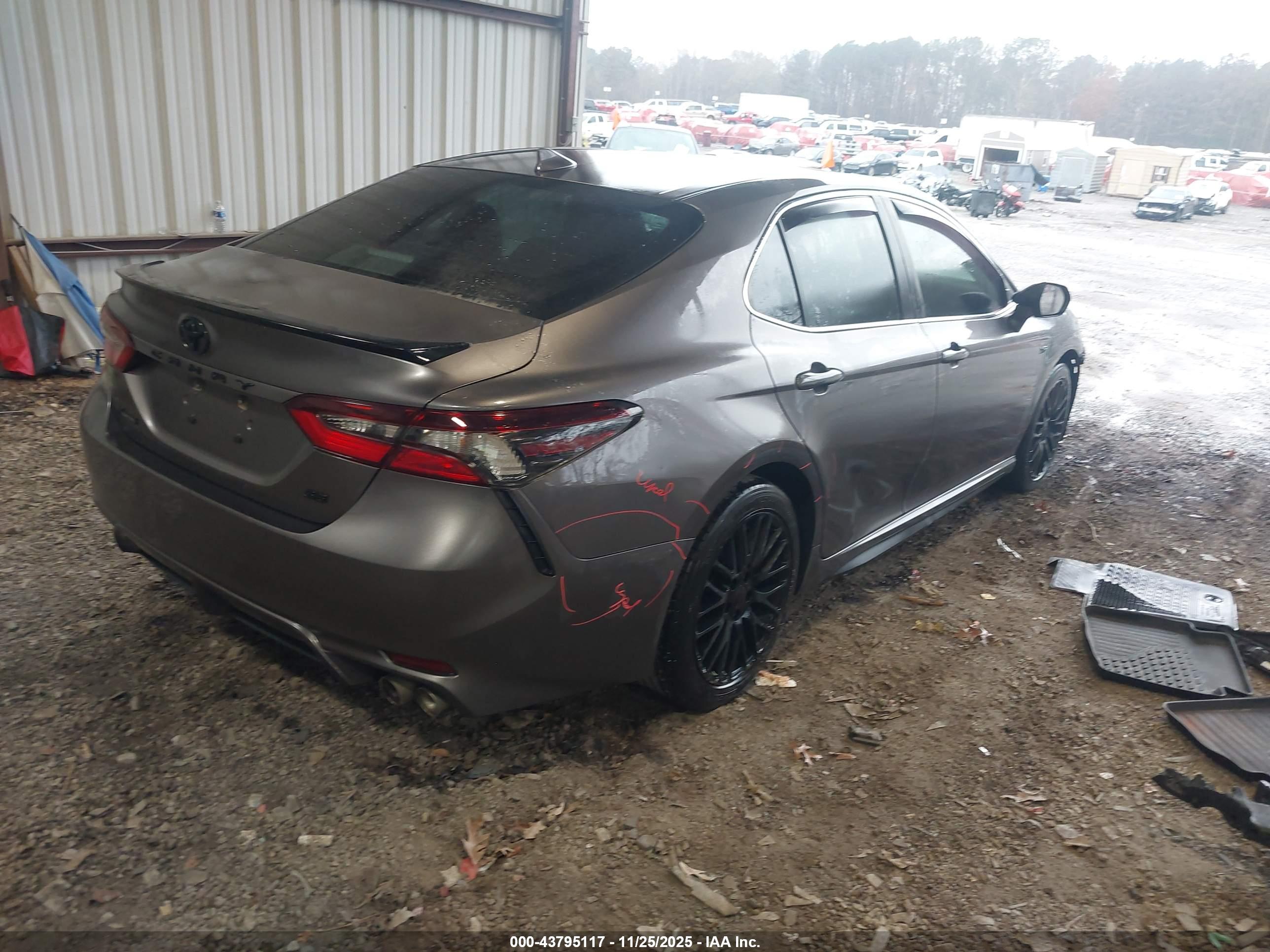 TOYOTA CAMRY image 4