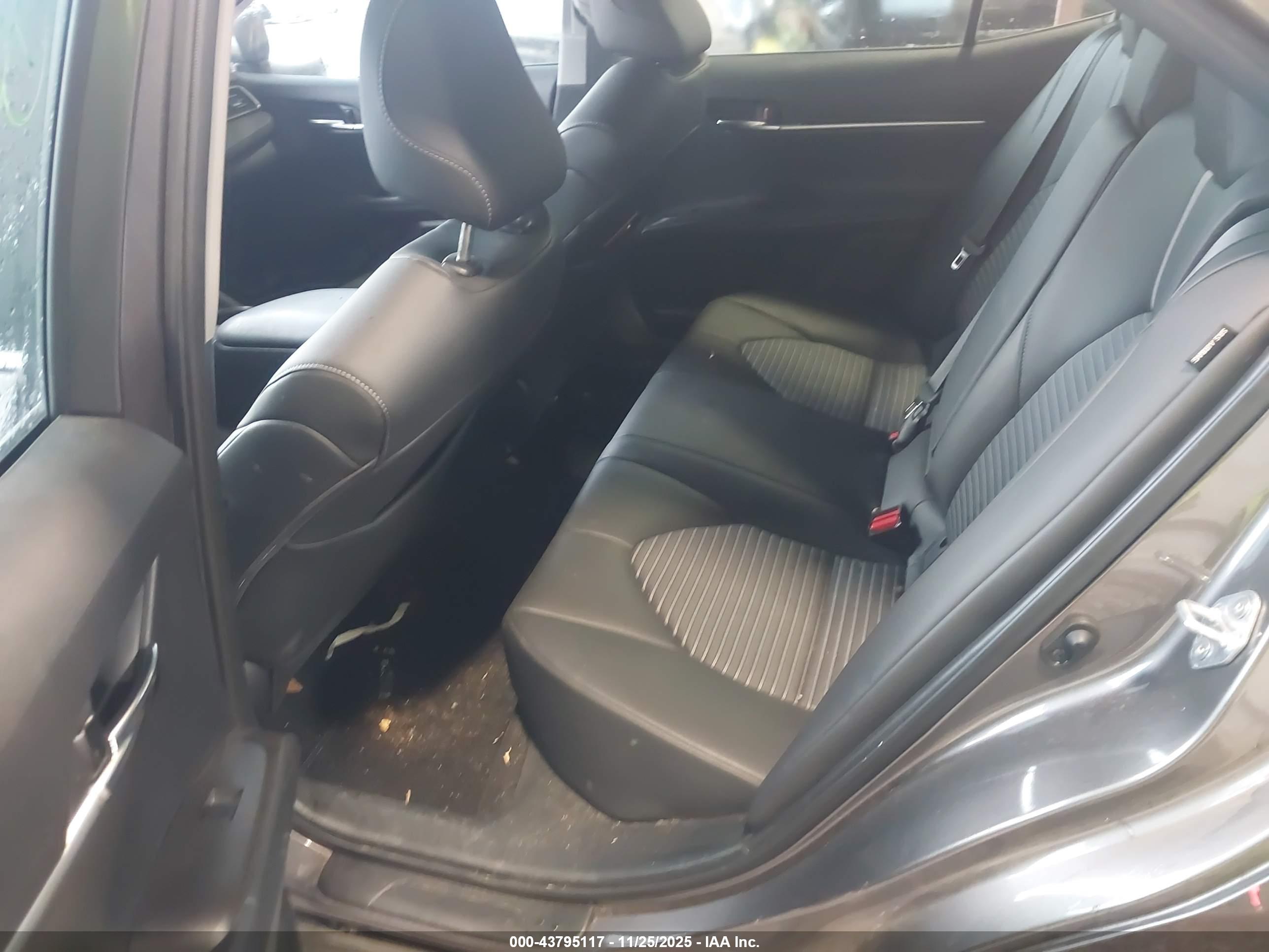 TOYOTA CAMRY image 8