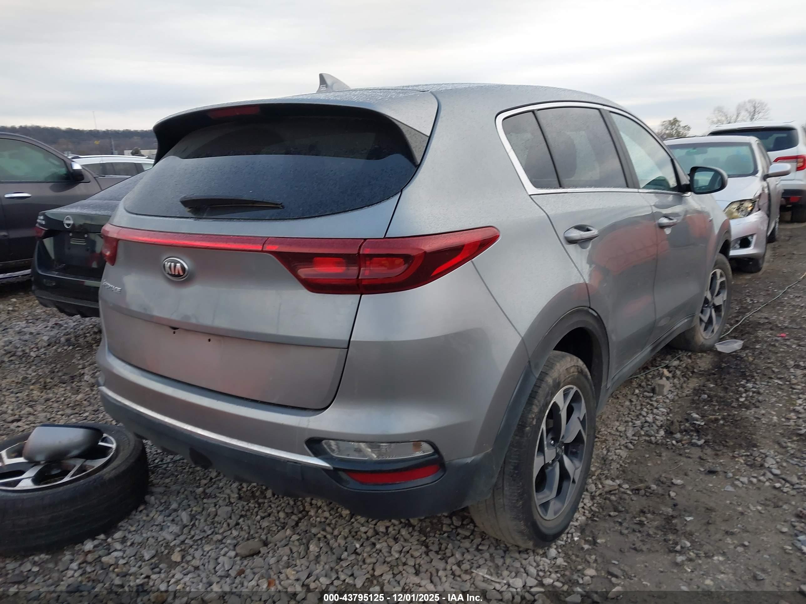 KIA SPORTAGE image 4