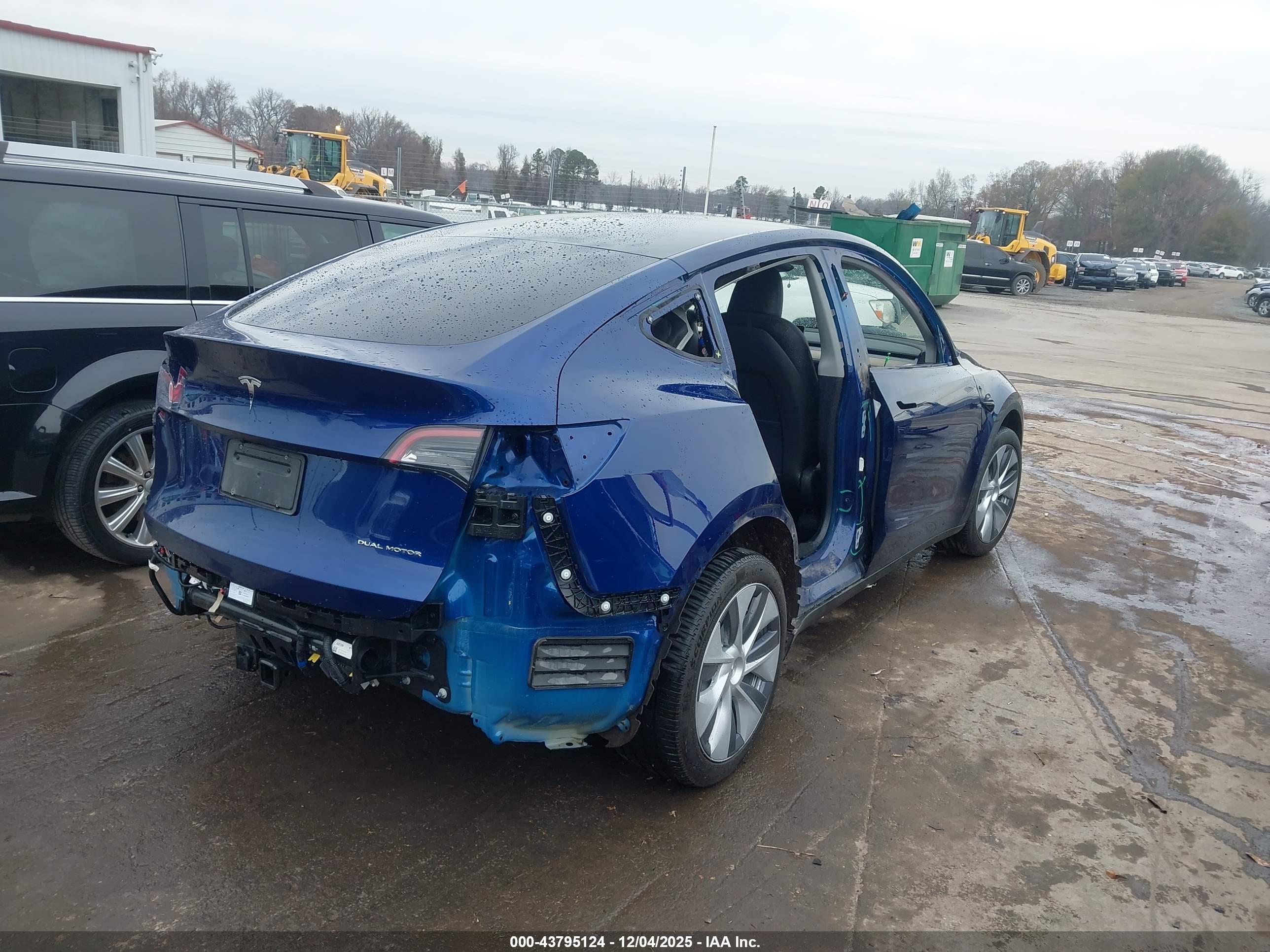 TESLA MODEL image 4
