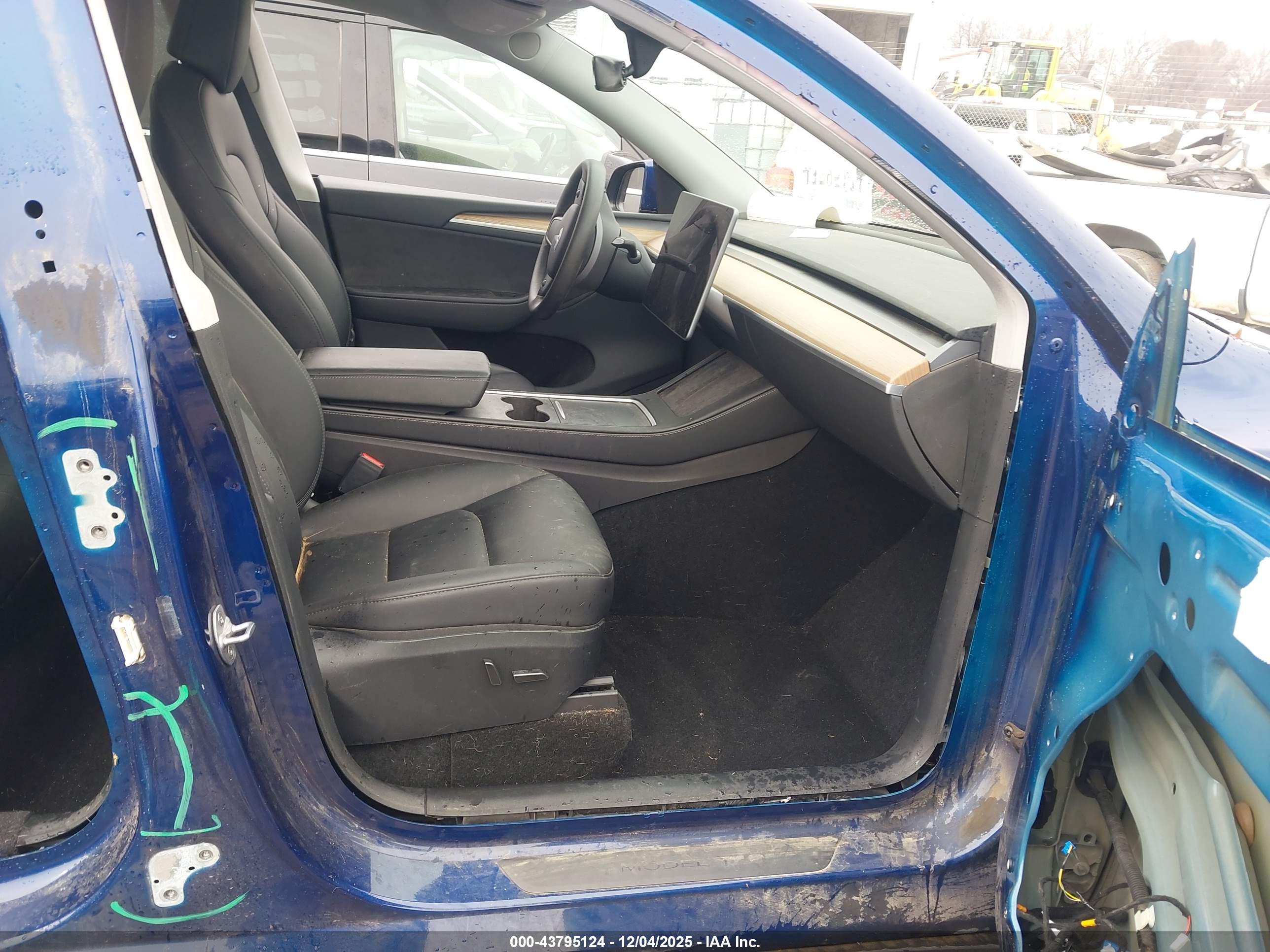 TESLA MODEL image 5