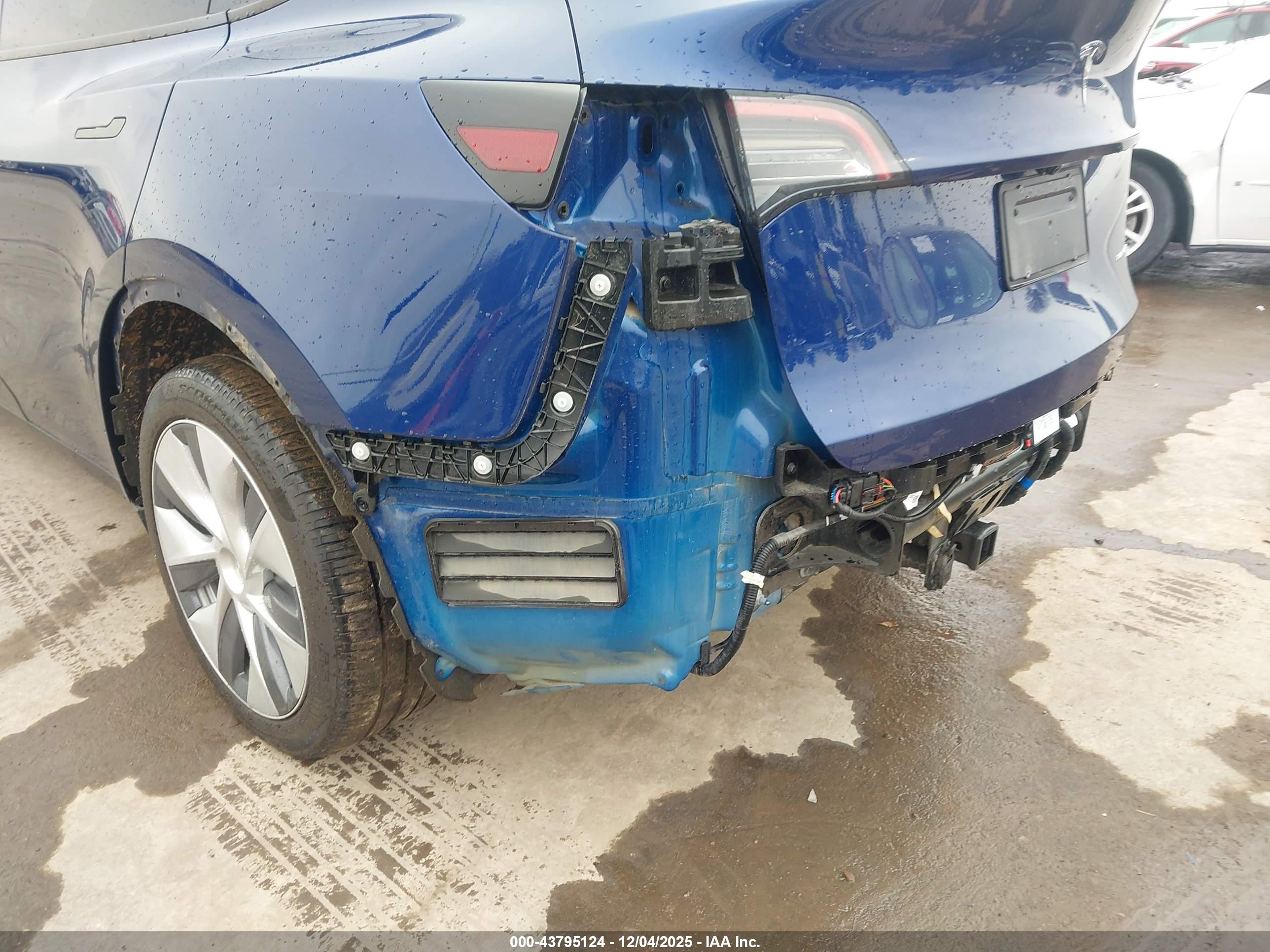 TESLA MODEL image 6